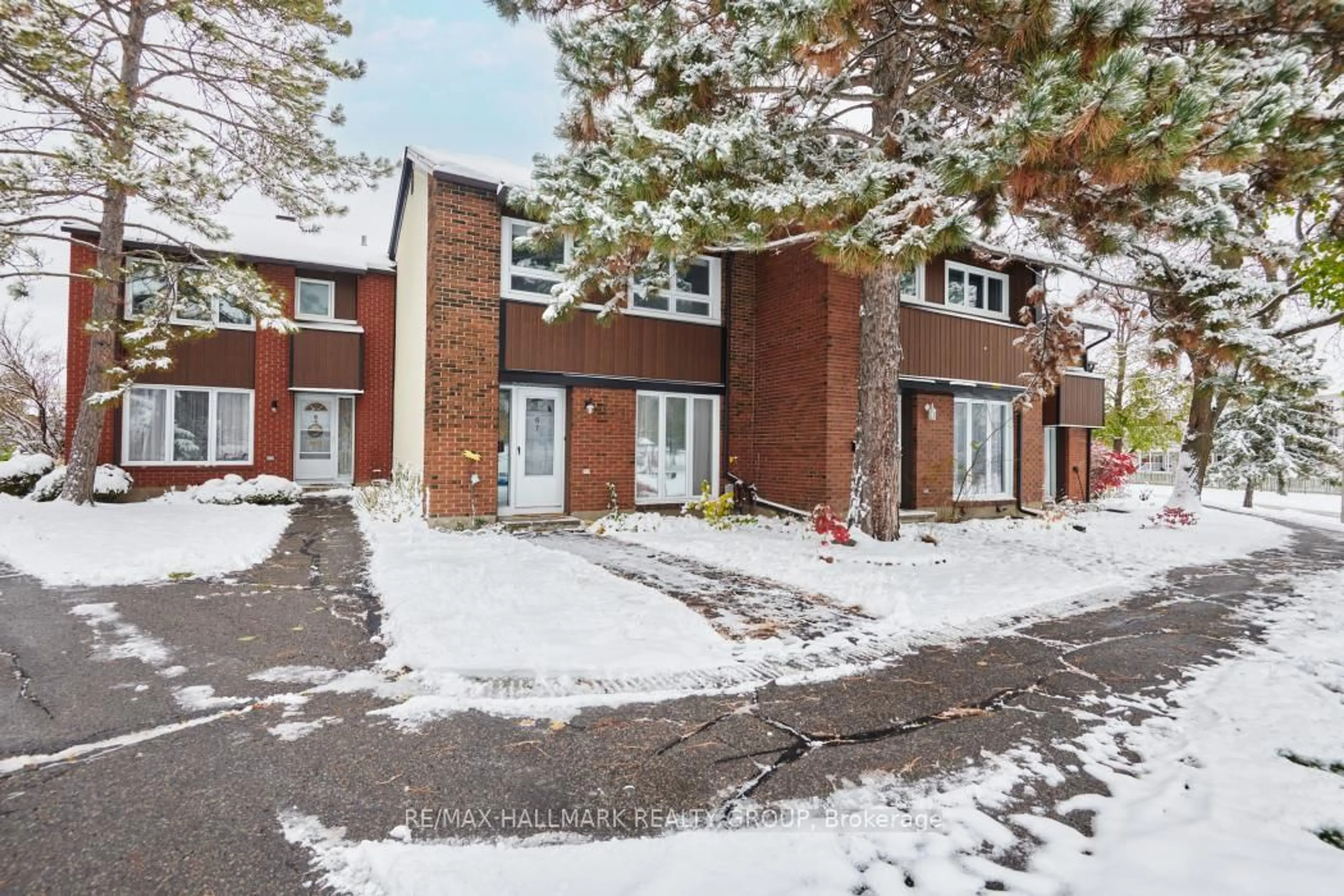 A pic from outside/outdoor area/front of a property/back of a property/a pic from drone, street for 1900 Marquis Ave #67, Ottawa Ontario K1J 8J2