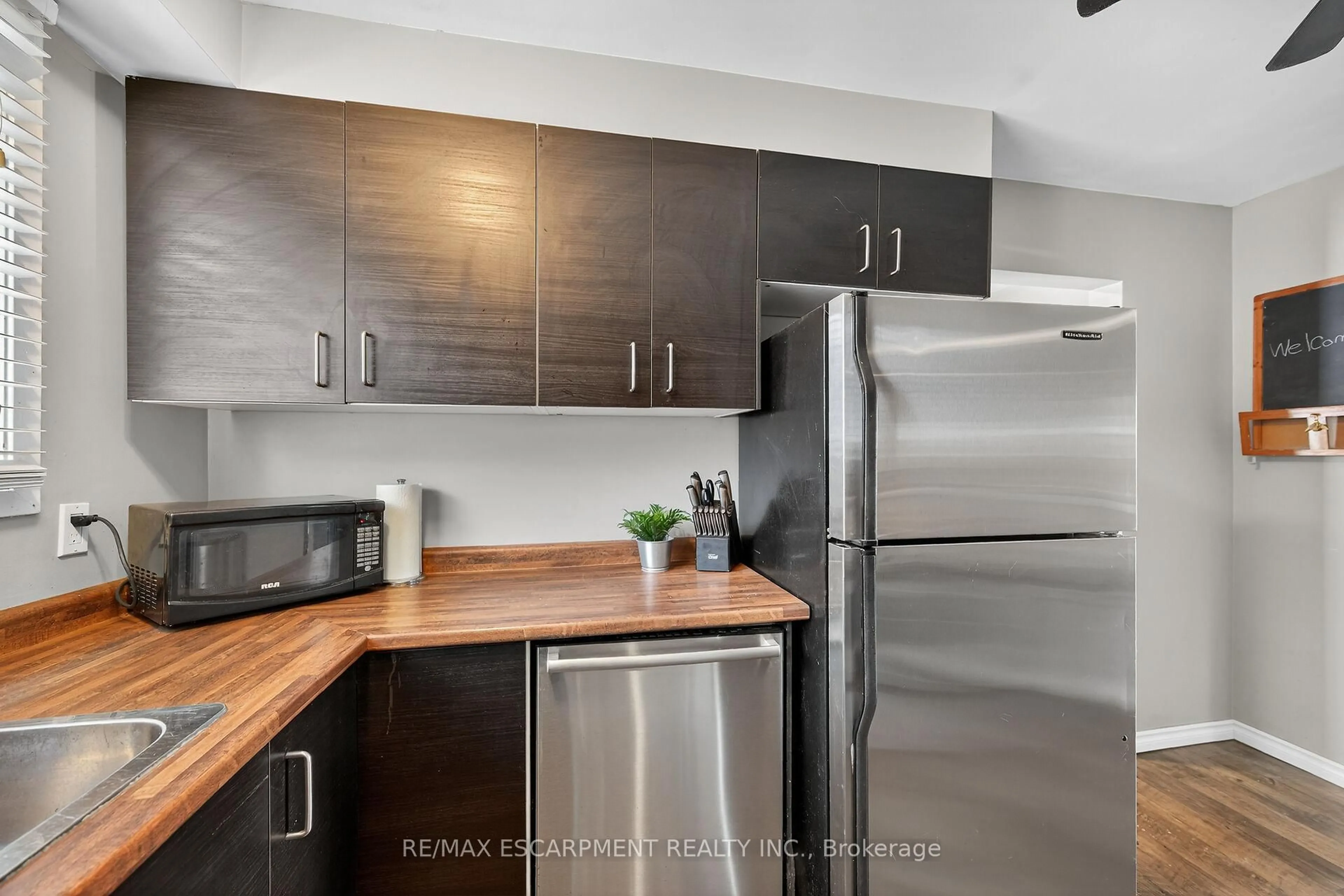 Standard kitchen, unknown for 49 Peel St #26, Haldimand Ontario N0A 1J0