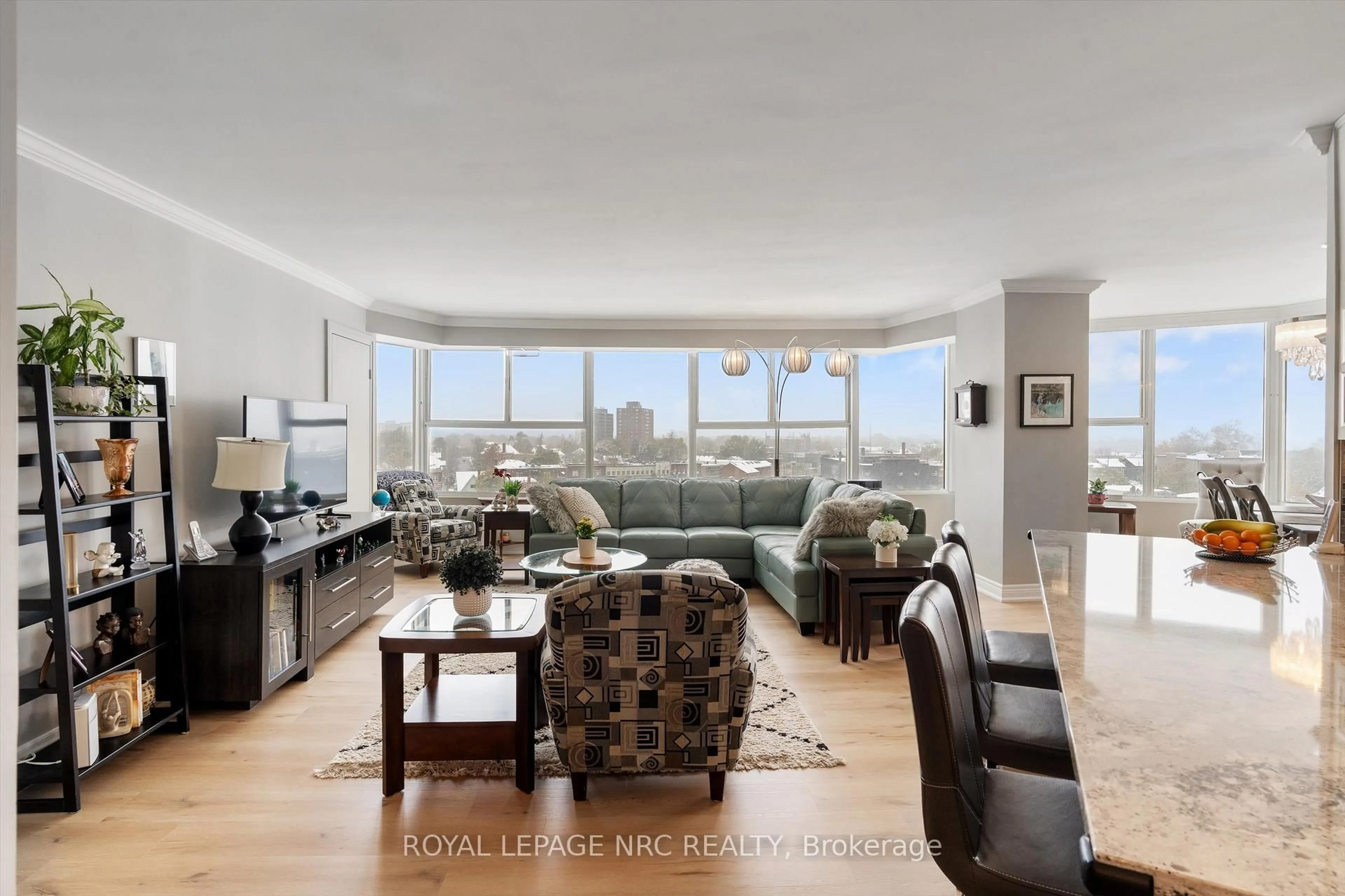 Living room with furniture, unknown for 7 Gale Cres #901, St. Catharines Ontario L2R 7M8