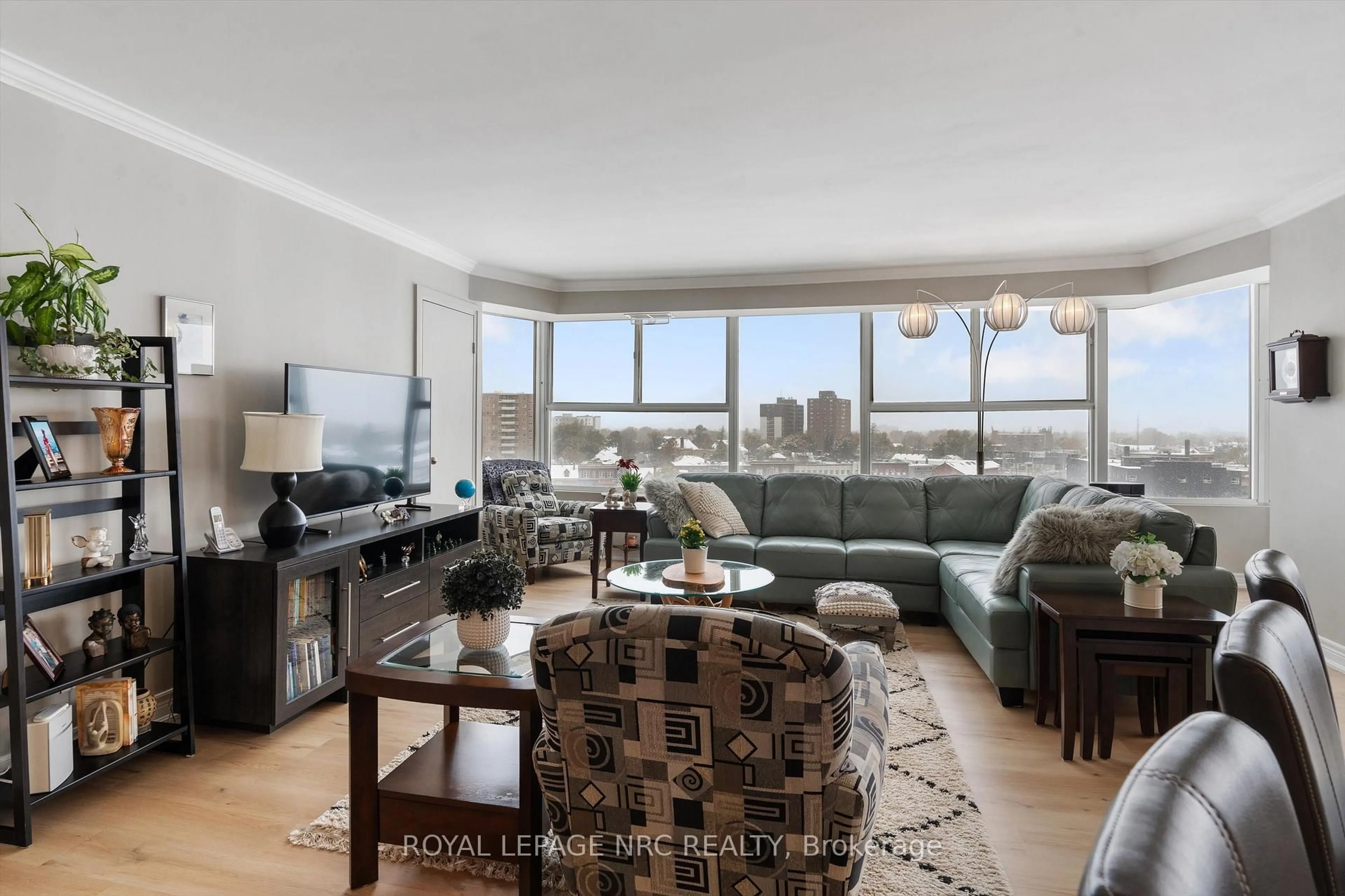 Living room with furniture, unknown for 7 Gale Cres #901, St. Catharines Ontario L2R 7M8