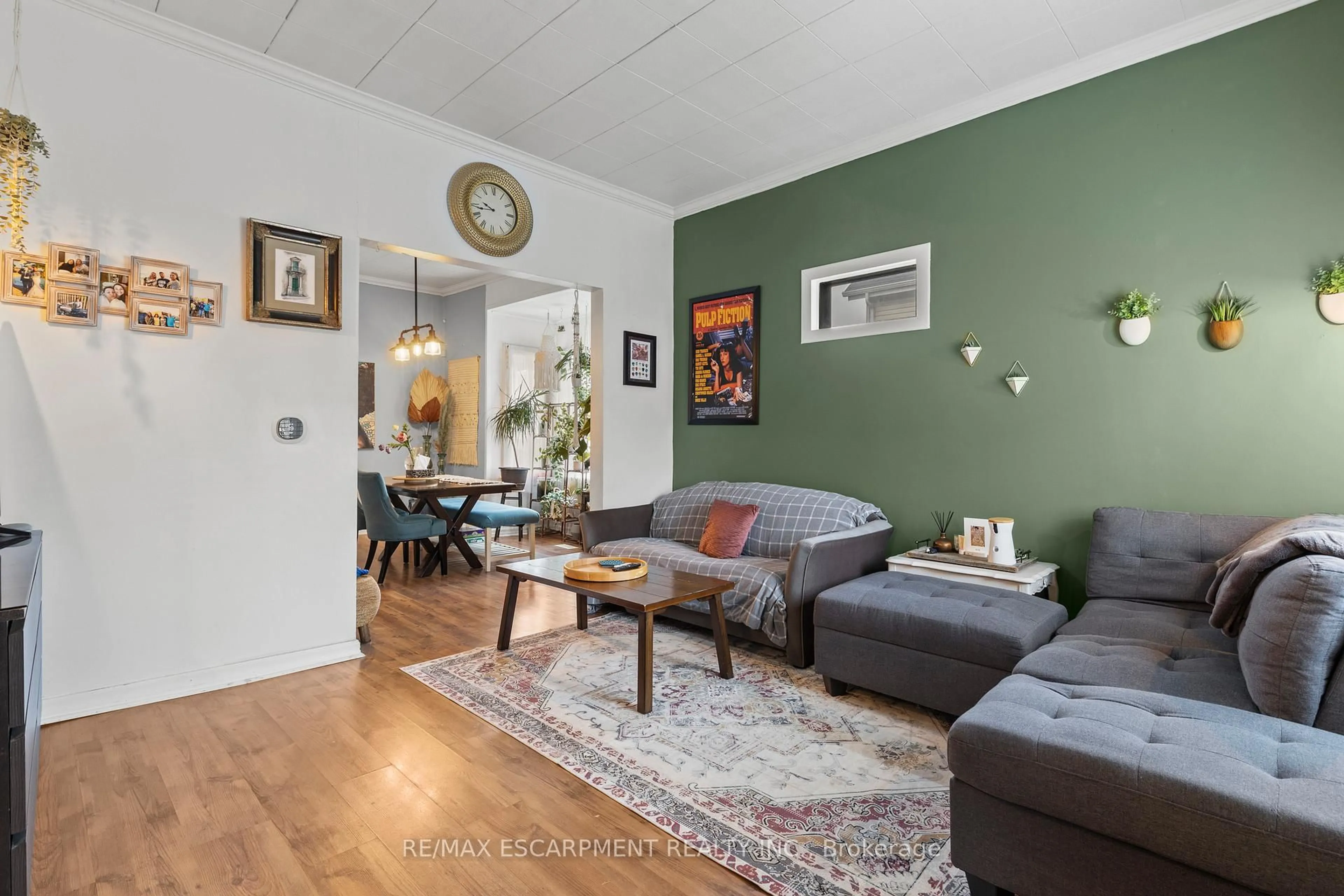 Living room with furniture, unknown for 4774 Saint Clair Ave, Niagara Falls Ontario L2E 3T1