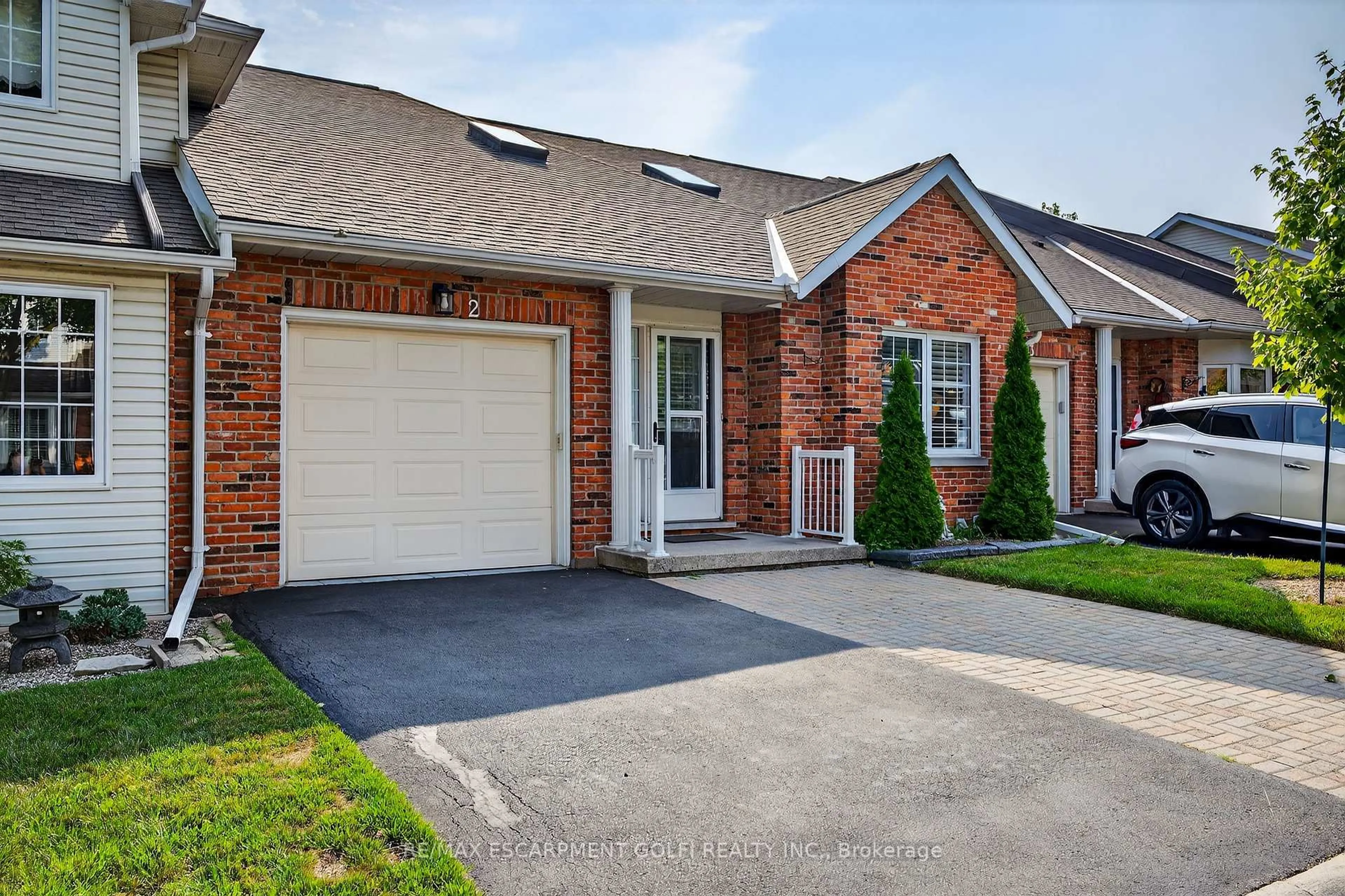 Home with brick exterior material, street for 810 Golf Links Rd #2, Hamilton Ontario L9K 1J7