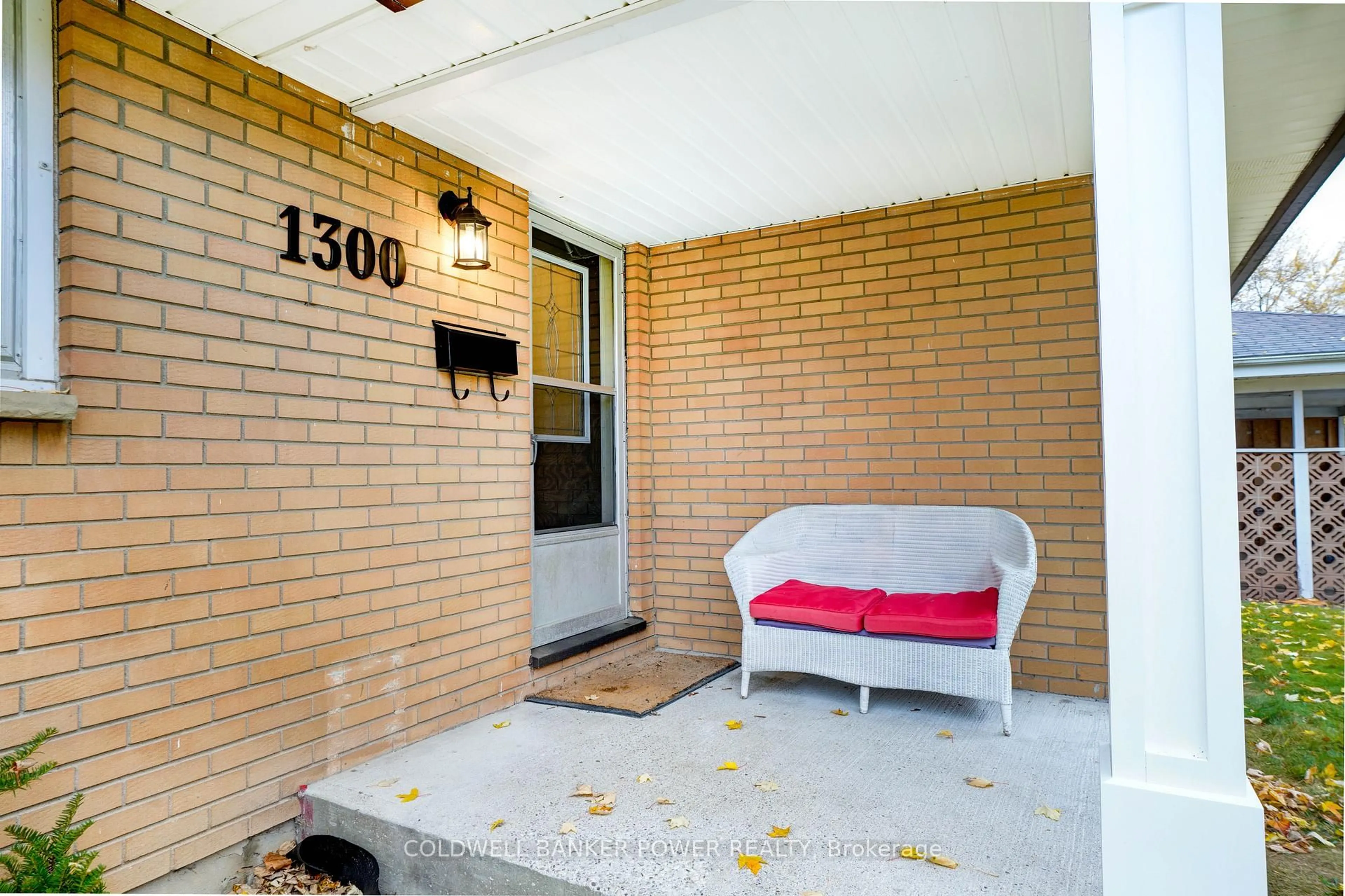 Unknown for 1300 Wayne Rd, London South Ontario N6K 2G7