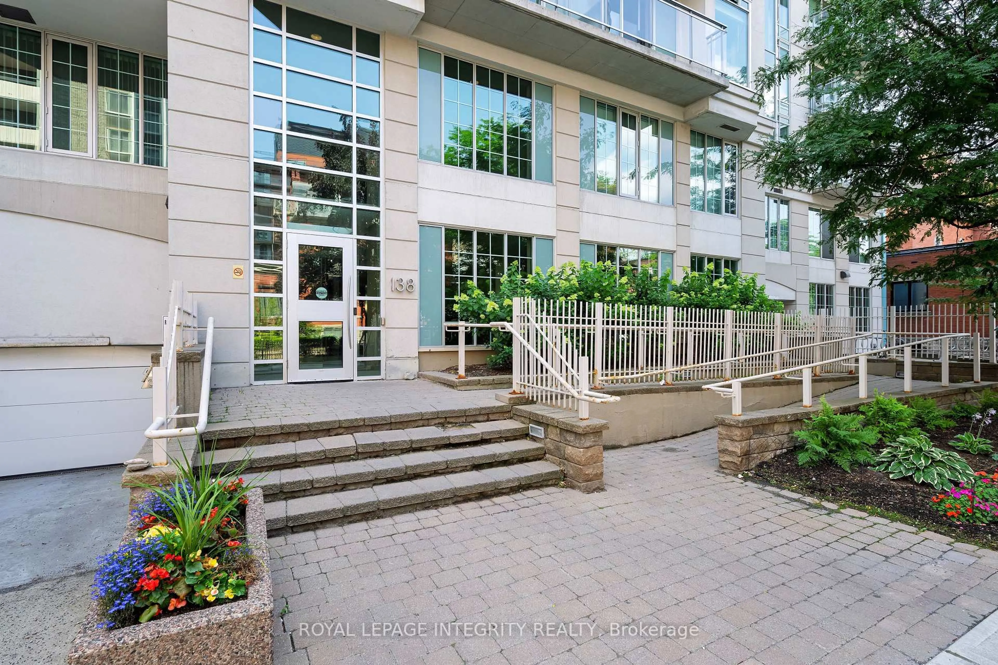 Unknown for 138 Somerset St #203, Ottawa Ontario K2P 0A3