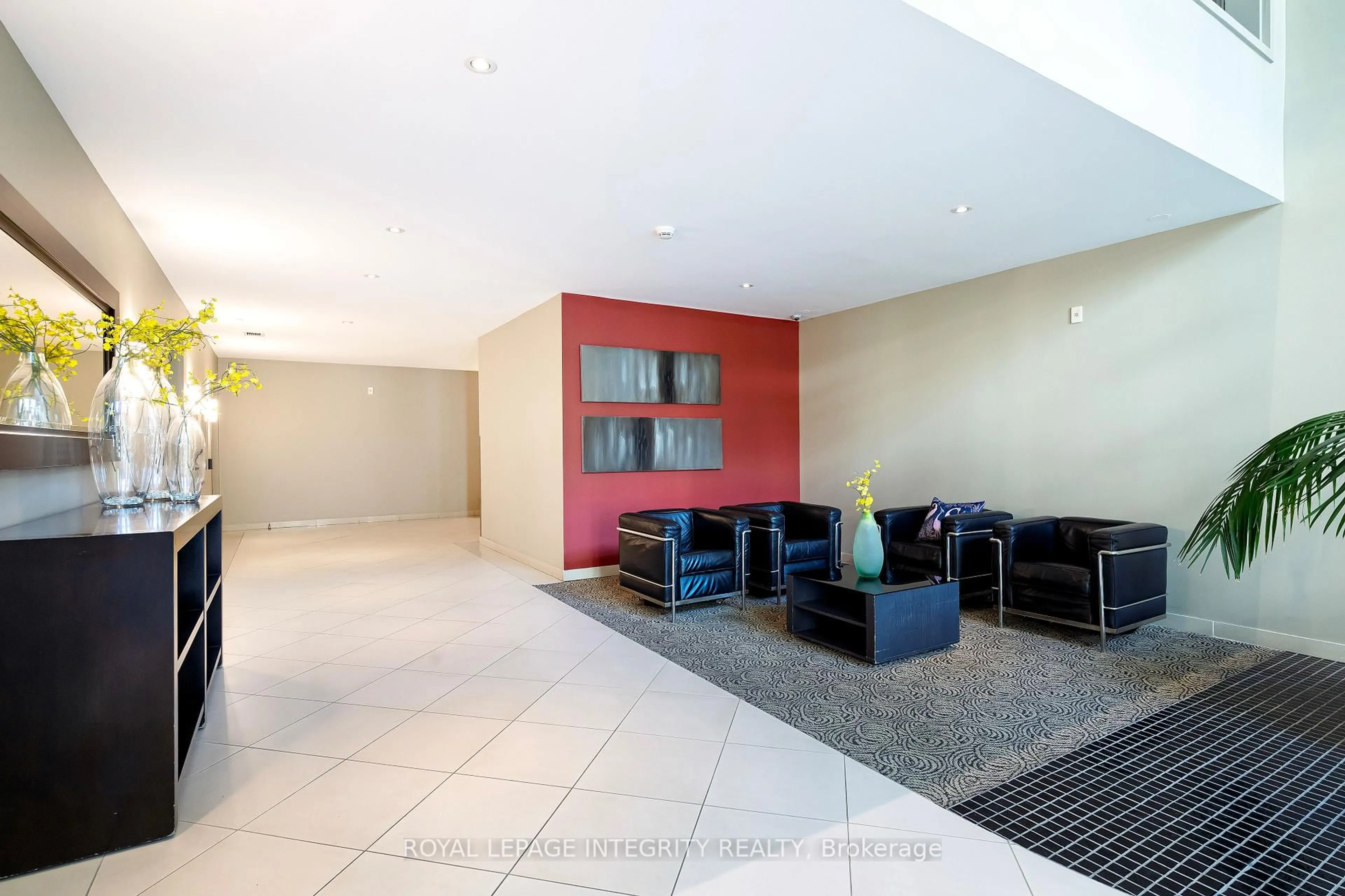 Lobby for 138 Somerset St #203, Ottawa Ontario K2P 0A3