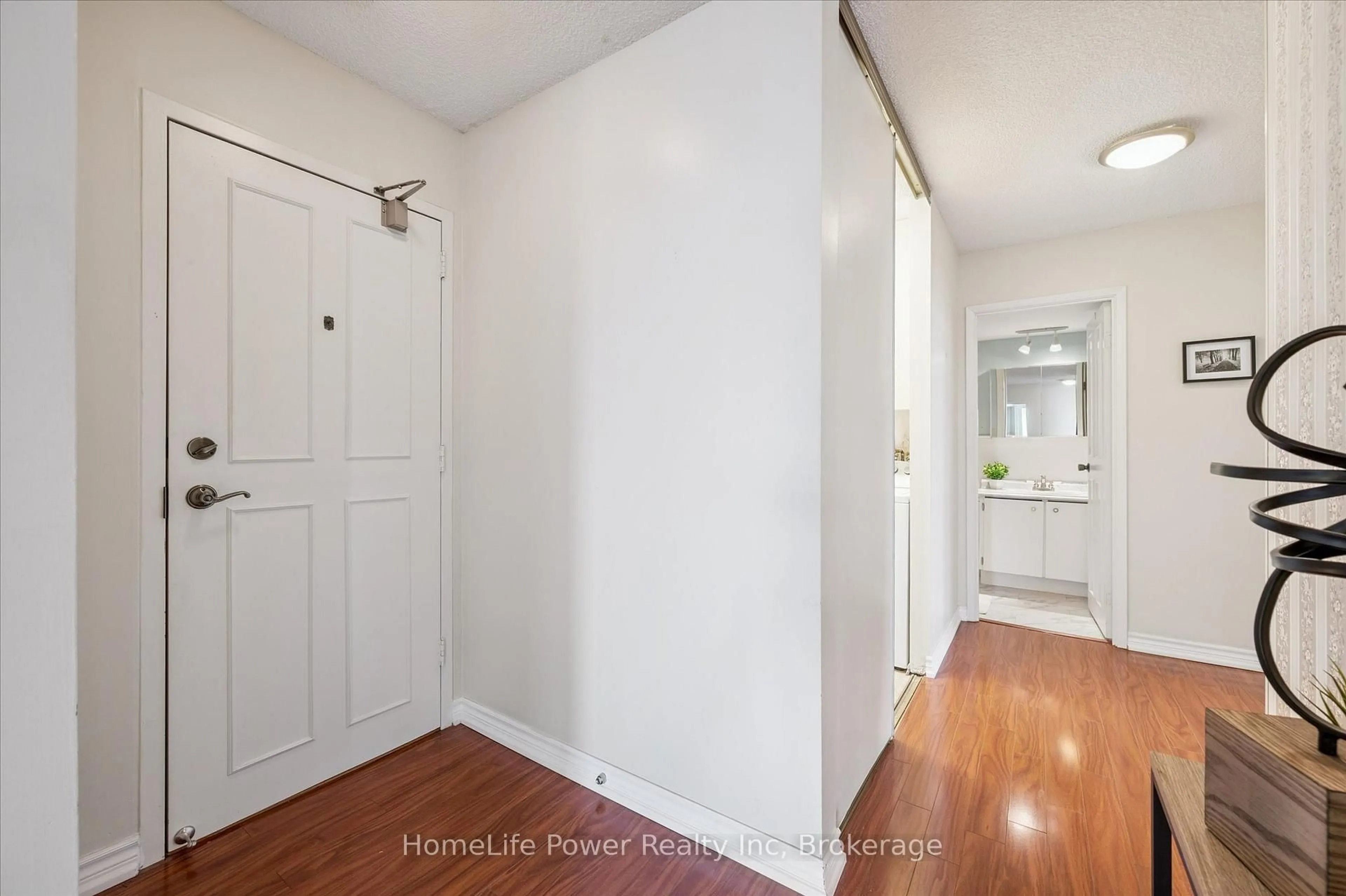 Indoor entryway for 19 Woodlawn Rd #711, Guelph Ontario N1H 7B1