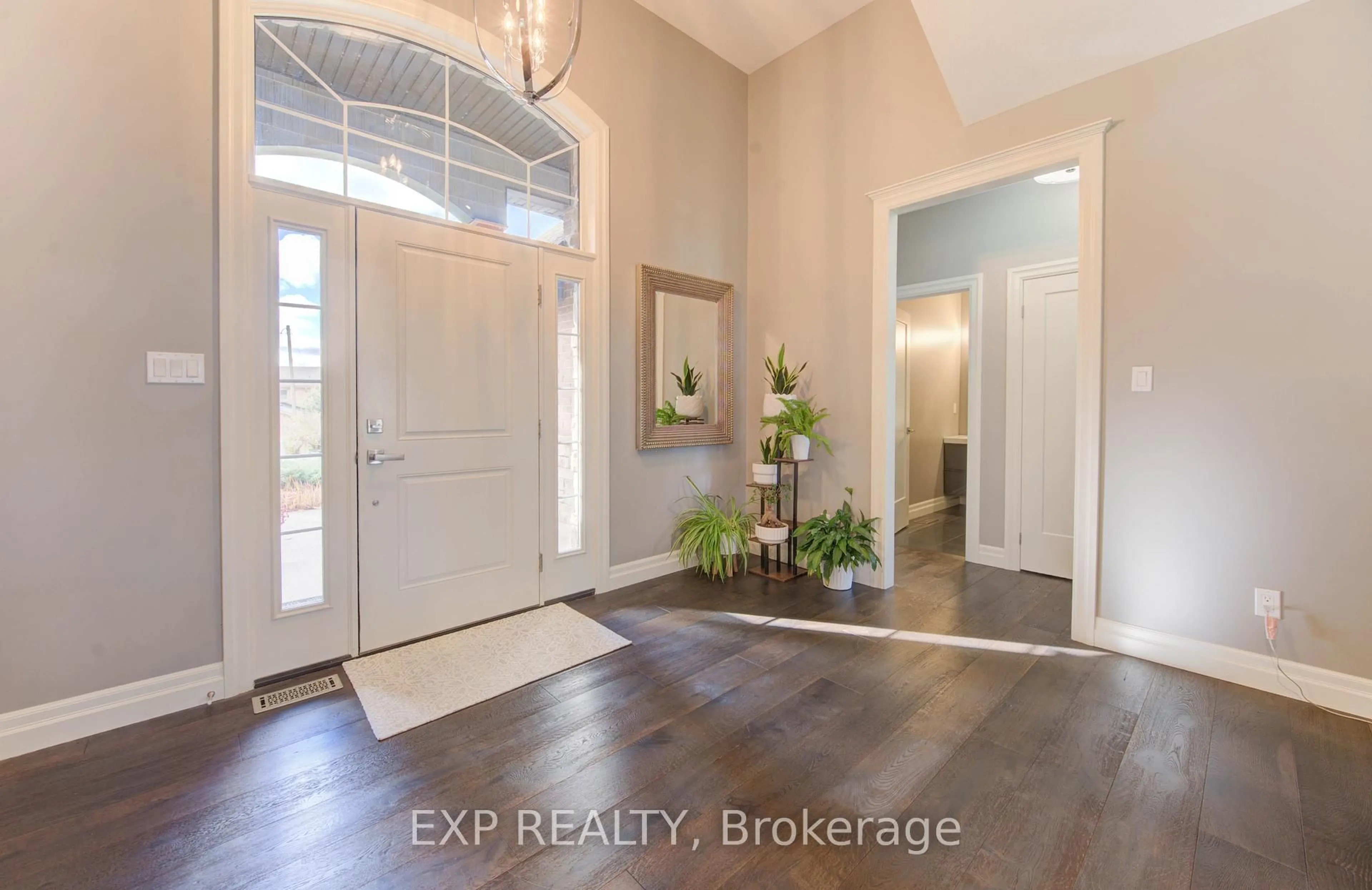 Indoor entryway for 52 Edgehill Dr, Kitchener Ontario N2P 2C6