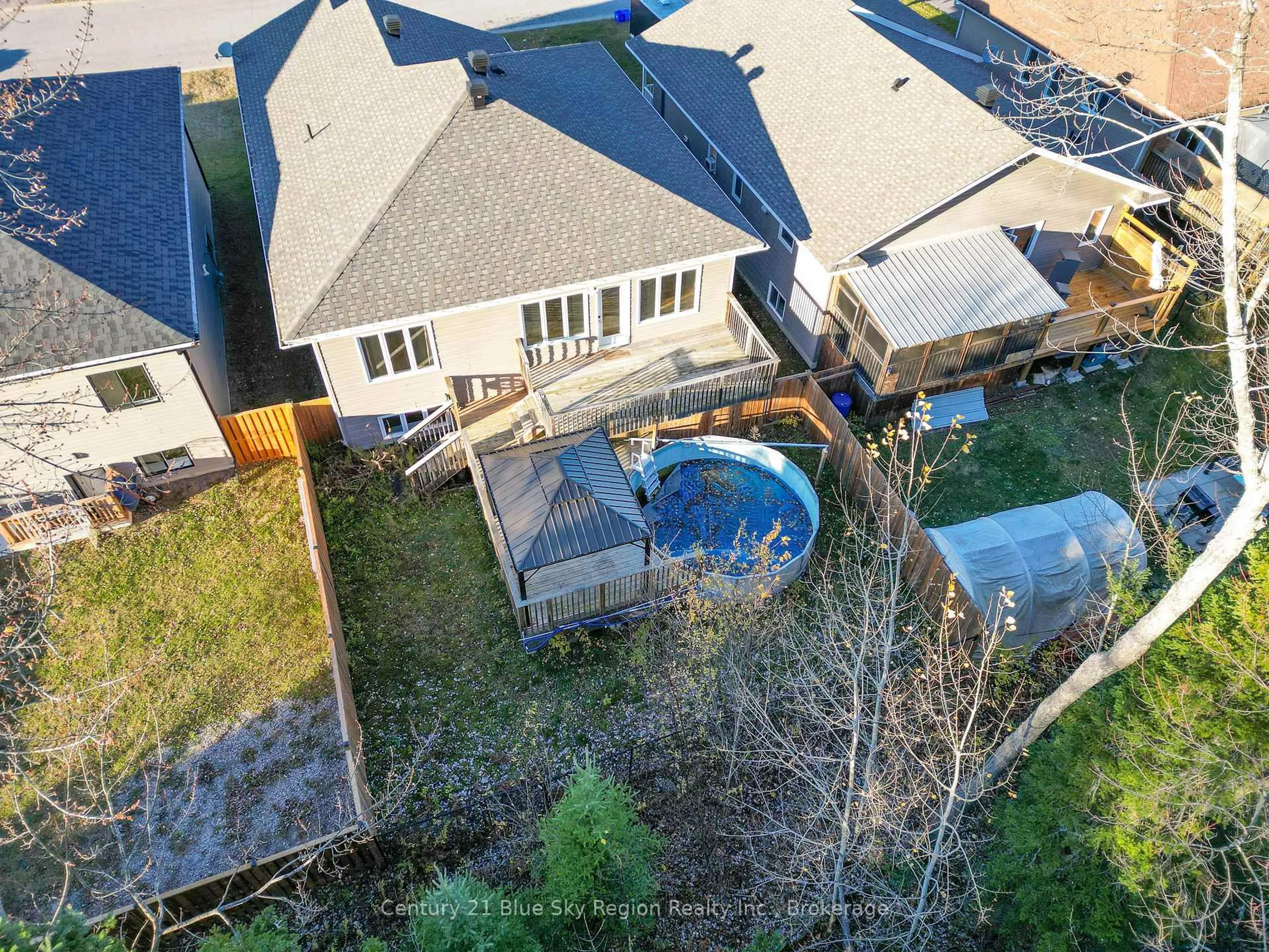 A pic from outside/outdoor area/front of a property/back of a property/a pic from drone, unknown for 211 Thelma Ave, North Bay Ontario P1A 4M9