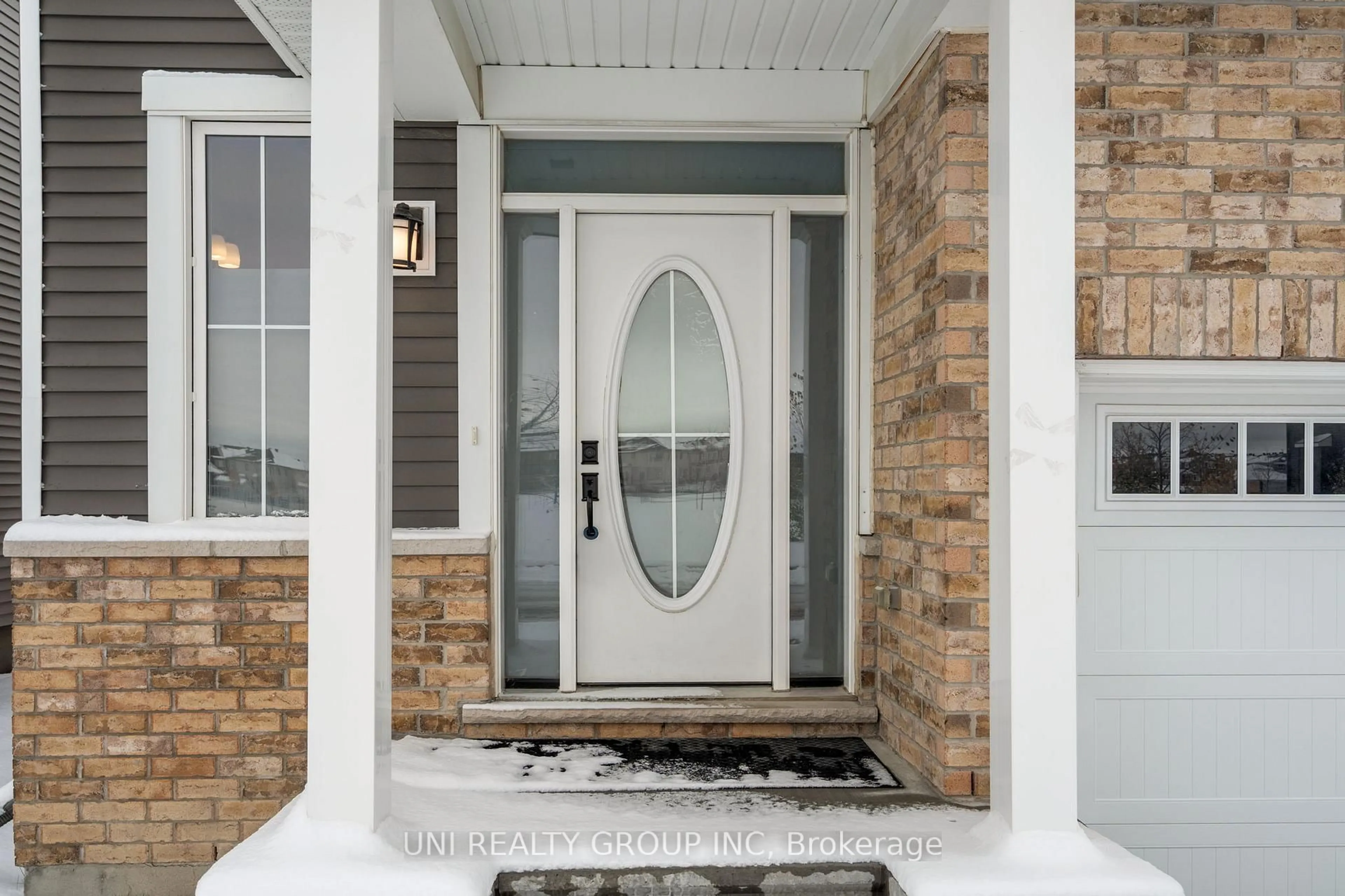 Indoor entryway for 143 CELESTIAL Grve, Ottawa Ontario K2J 6S8