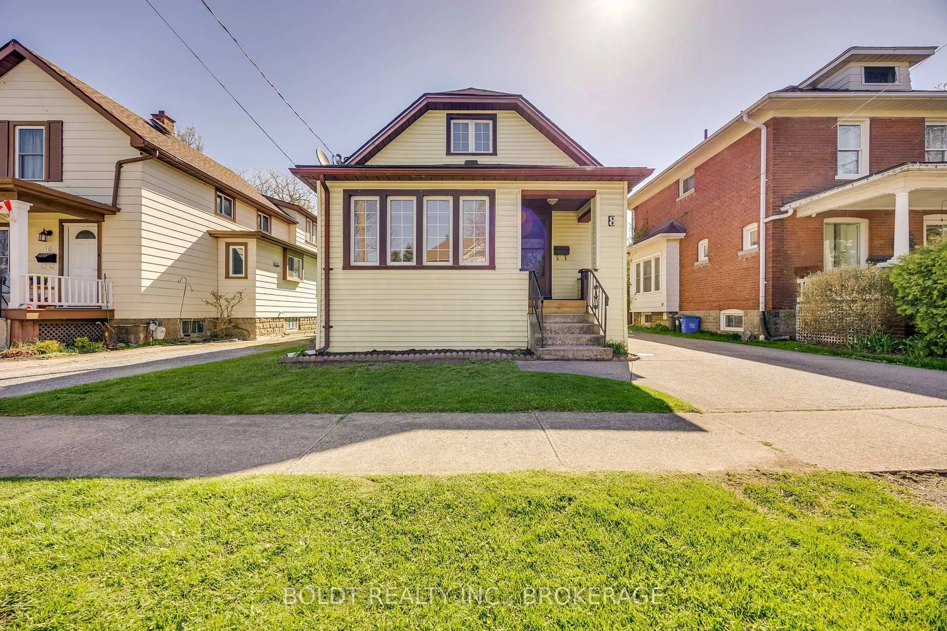 Unknown for 8 Chelsea St, St. Catharines Ontario L2P 3B8