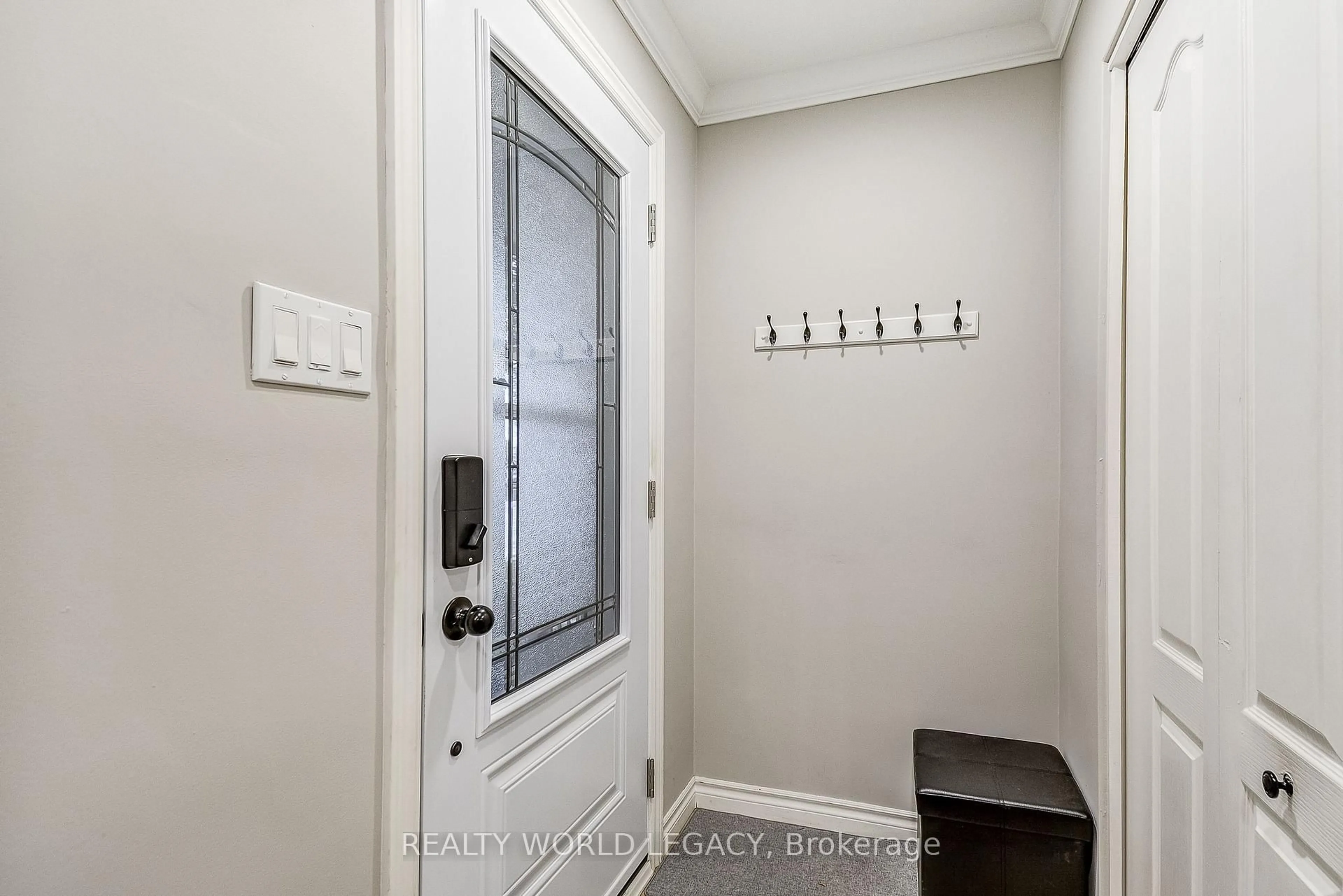 Indoor entryway for 132 Barlake Ave #35, Hamilton Ontario L8E 1H3