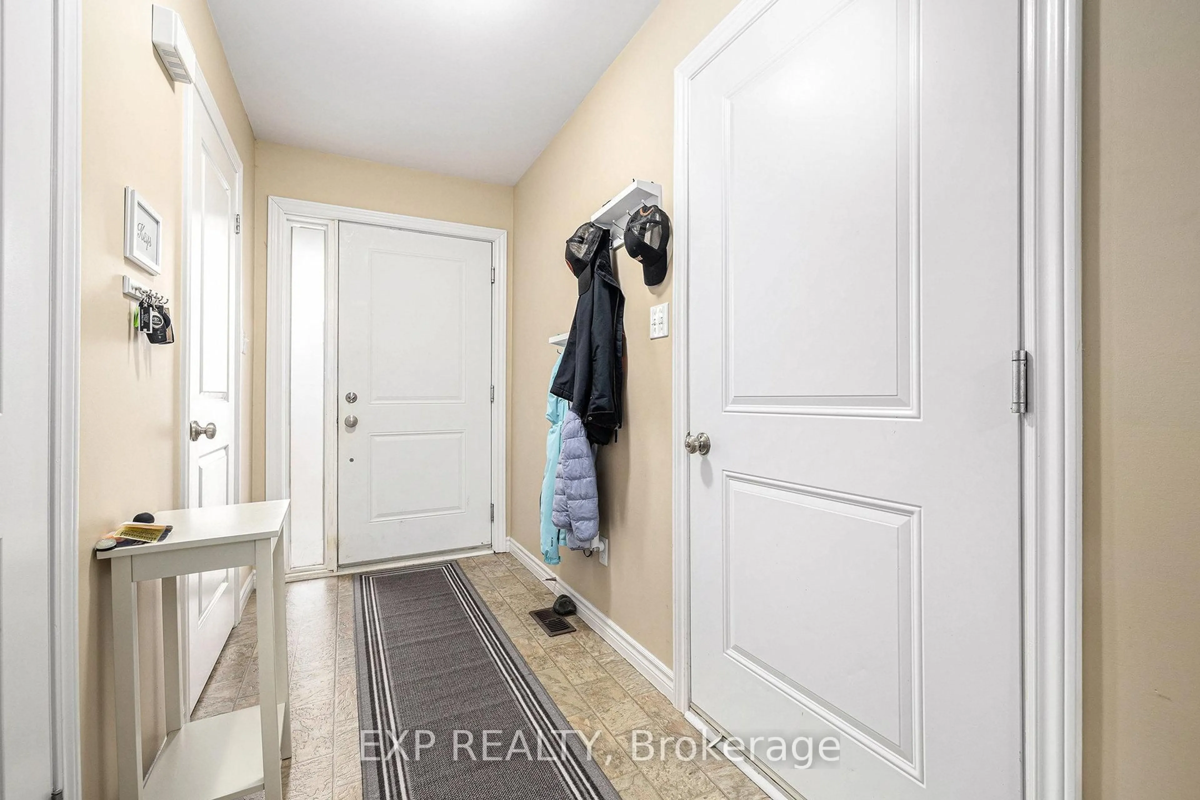 Indoor entryway for 3000 Sandstone Cres, Petawawa Ontario K8H 0B2