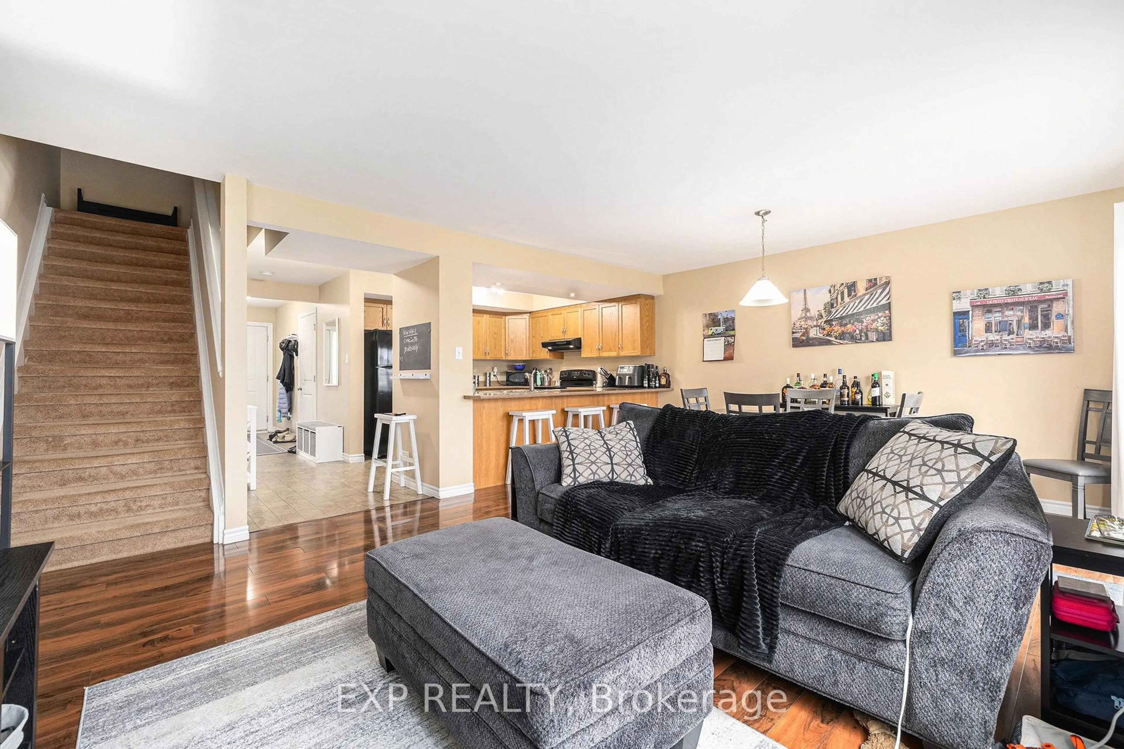 Living room with furniture, wood/laminate floor for 3000 Sandstone Cres, Petawawa Ontario K8H 0B2