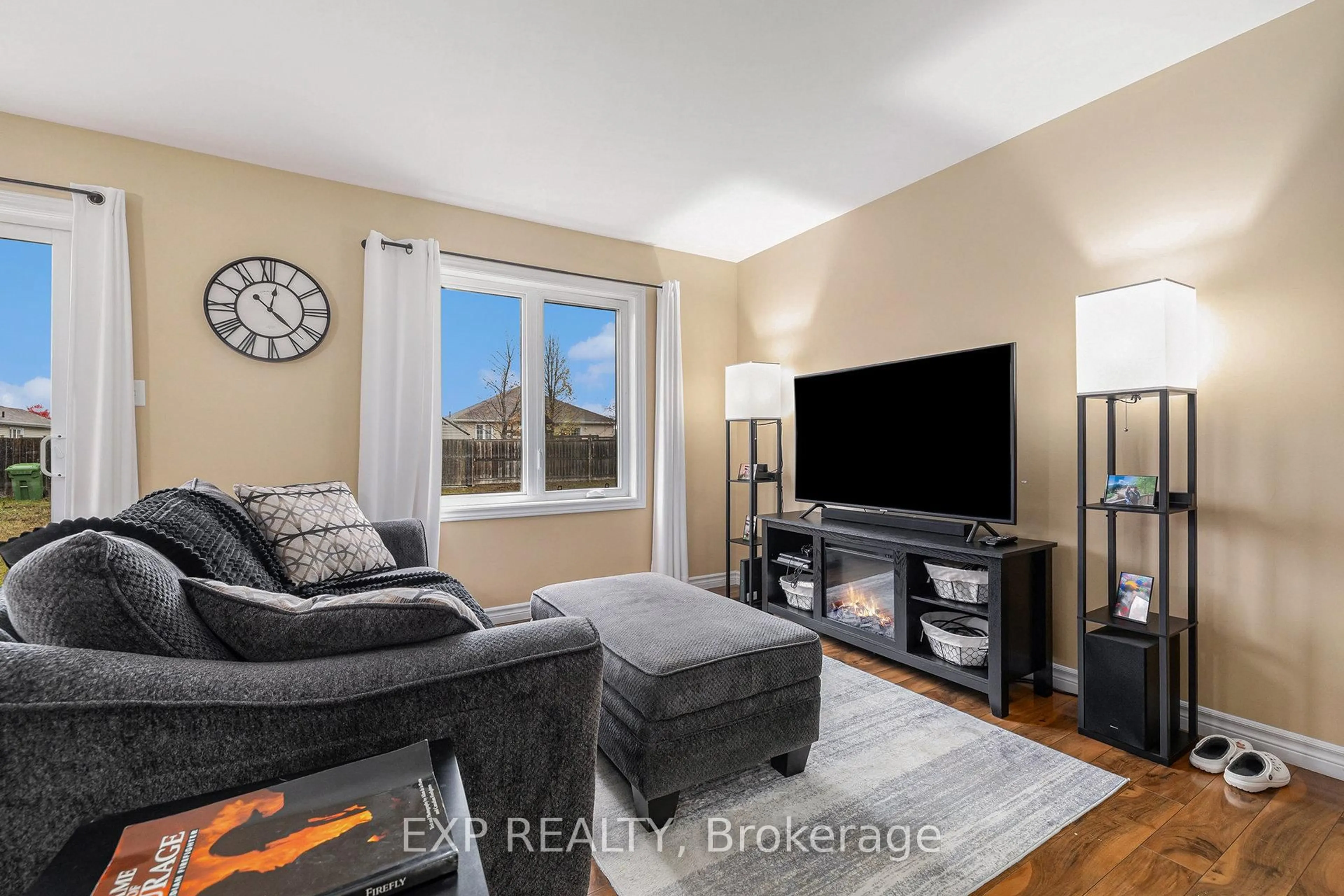 Living room with furniture, unknown for 3000 Sandstone Cres, Petawawa Ontario K8H 0B2