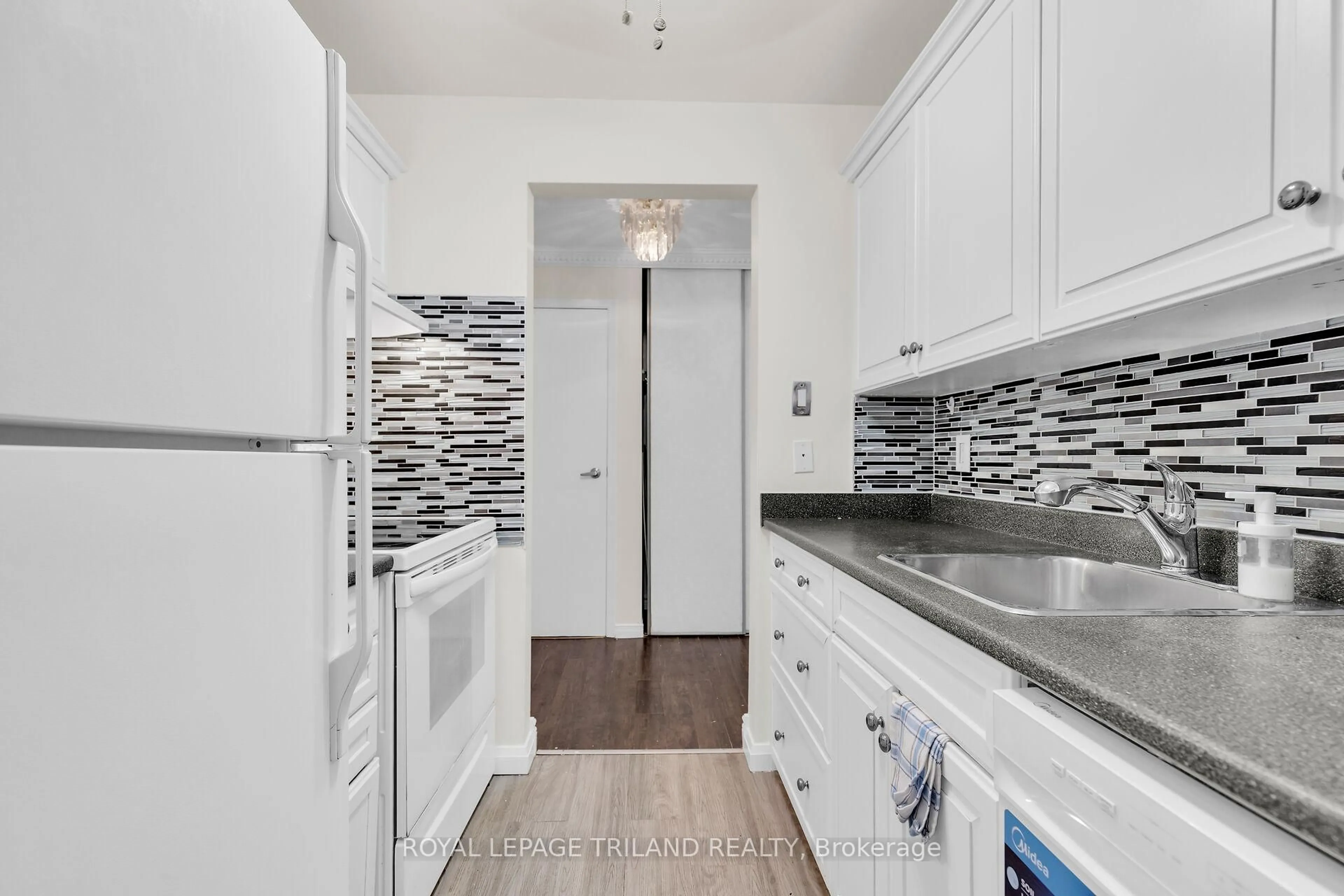 Standard kitchen, unknown for 737 Deveron Cres #310, London South Ontario N5Z 4X9