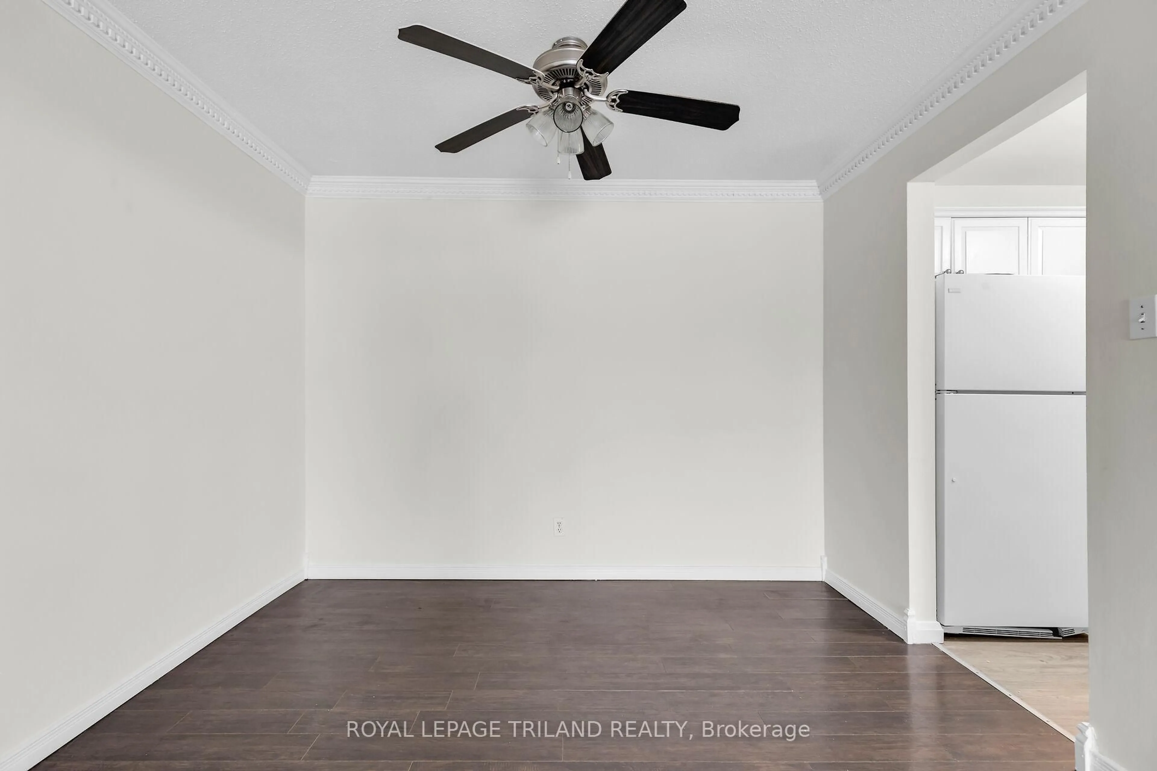 A pic of a room for 737 Deveron Cres #310, London South Ontario N5Z 4X9