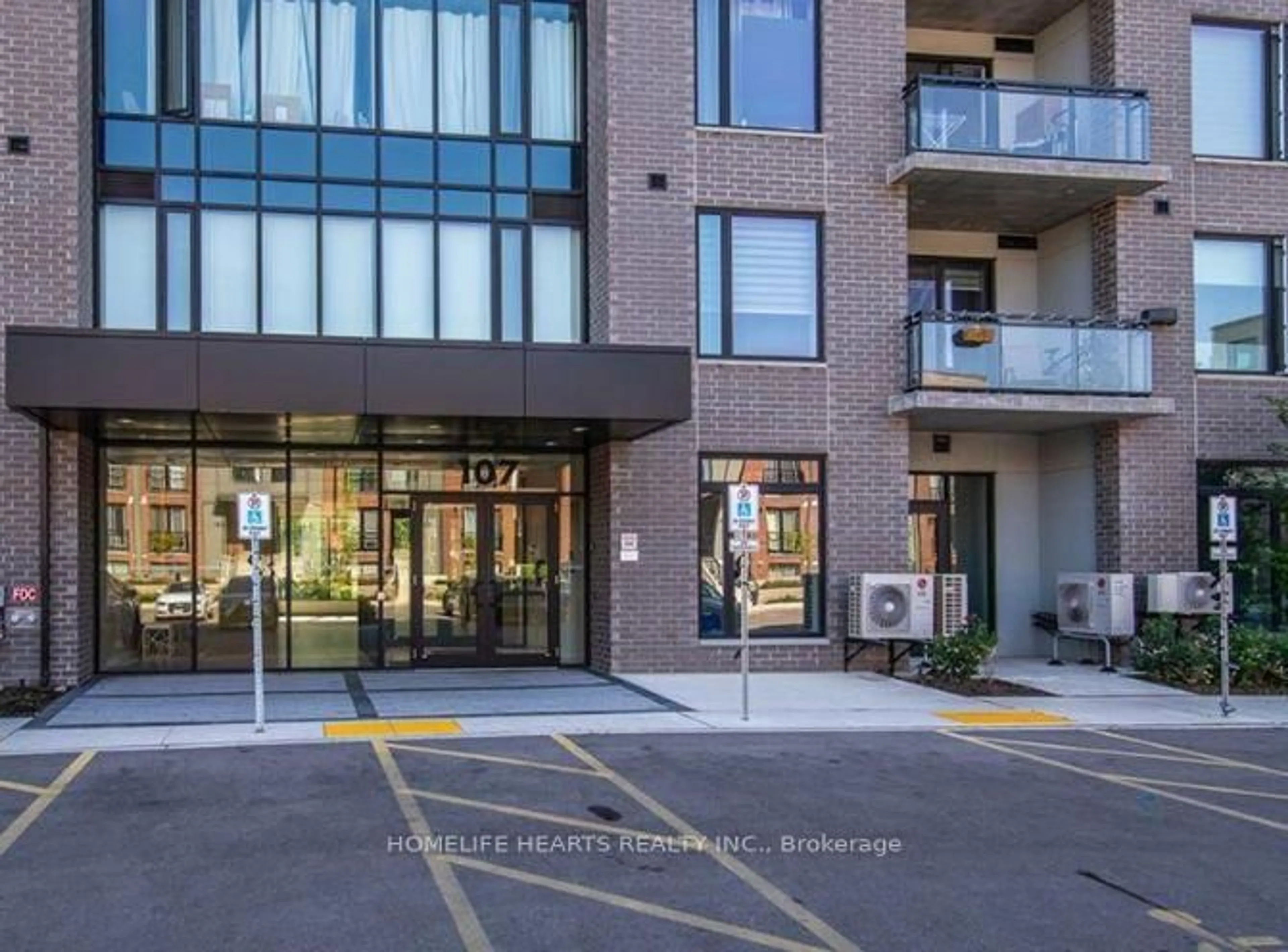 Indoor foyer for 107 Roger St #404, Waterloo Ontario N2J 0G3