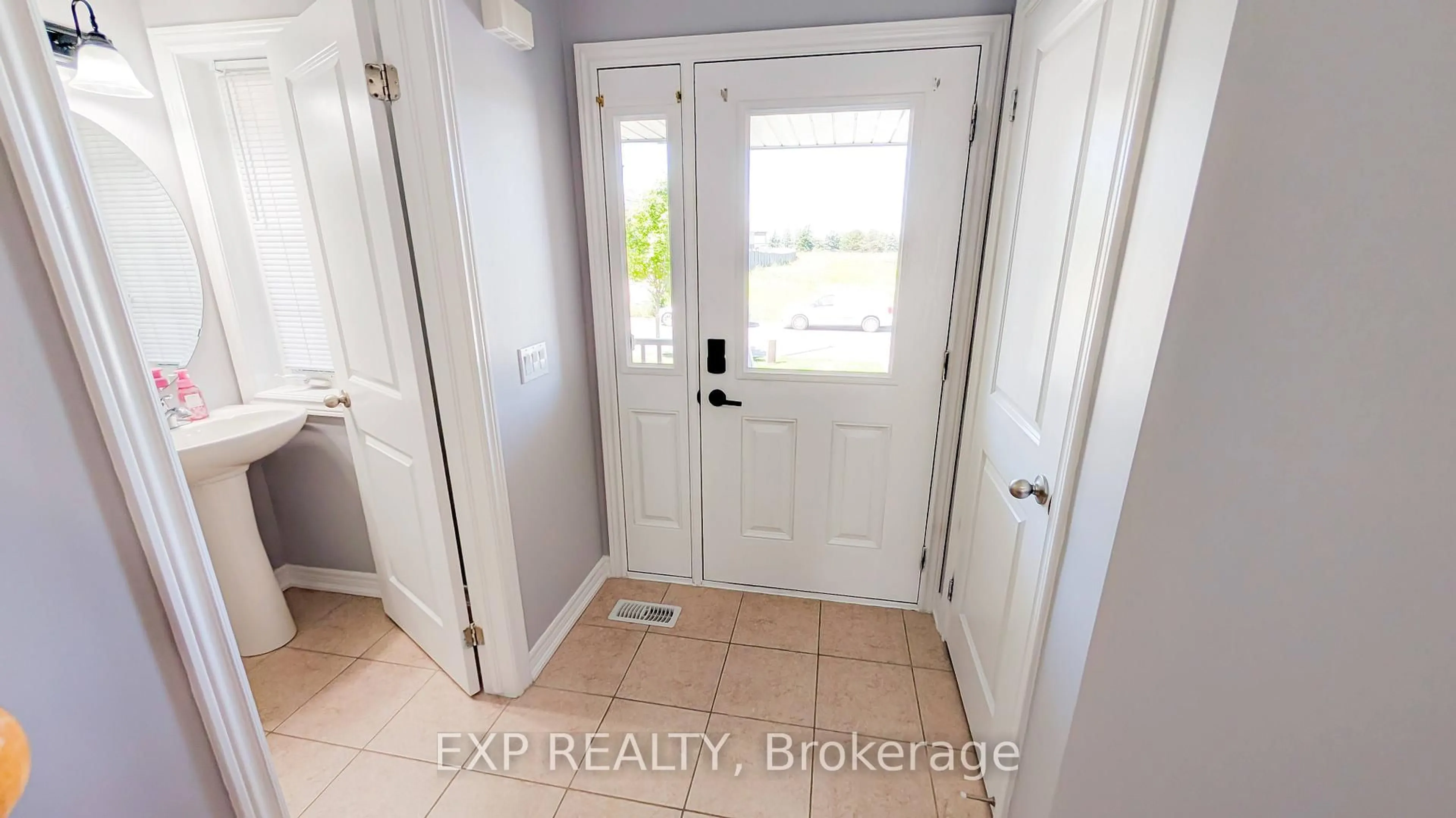 Indoor entryway for 30 Juneberry Rd, Thorold Ontario L2V 0B2