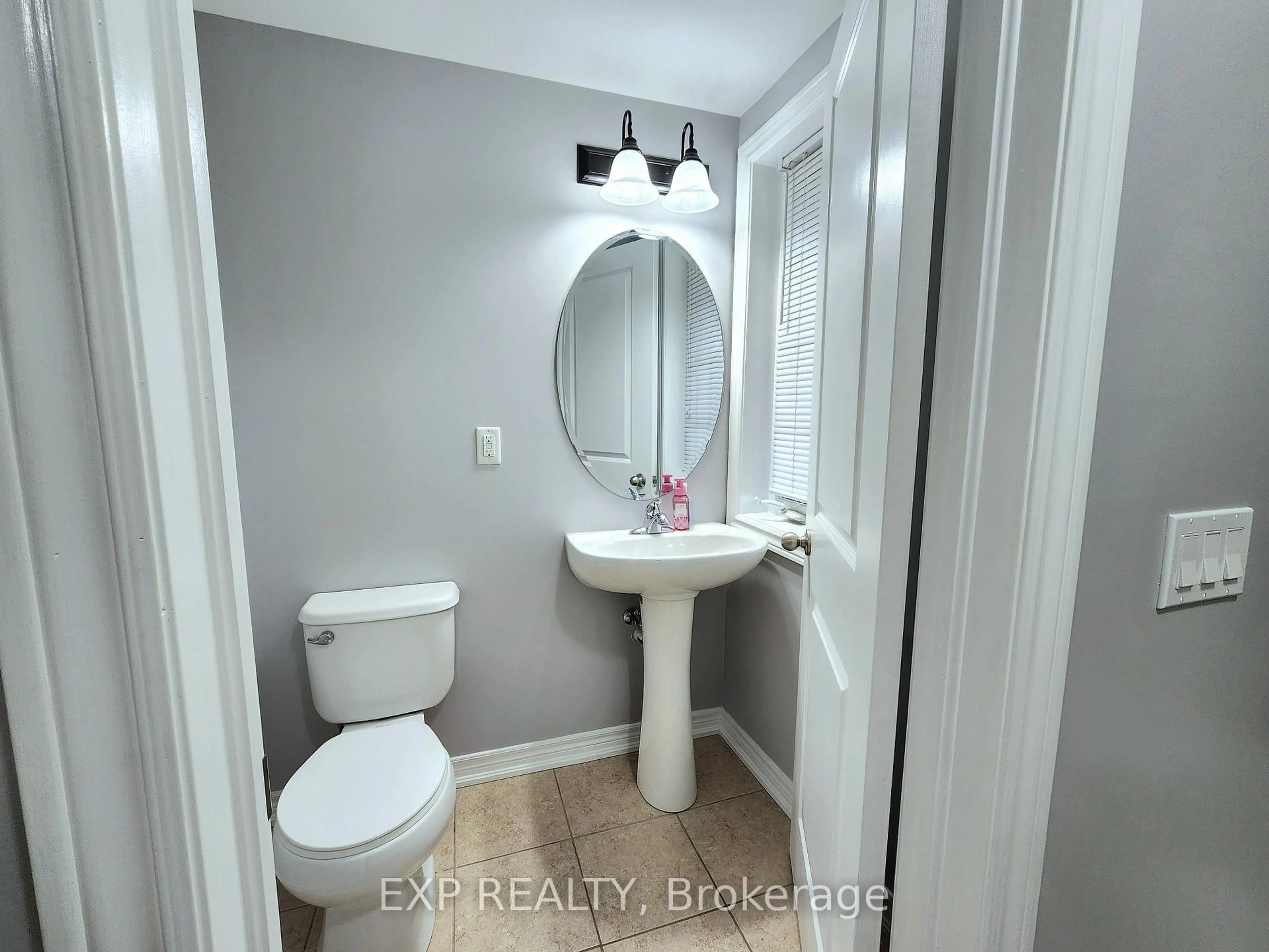 Standard bathroom, unknown for 30 Juneberry Rd, Thorold Ontario L2V 0B2