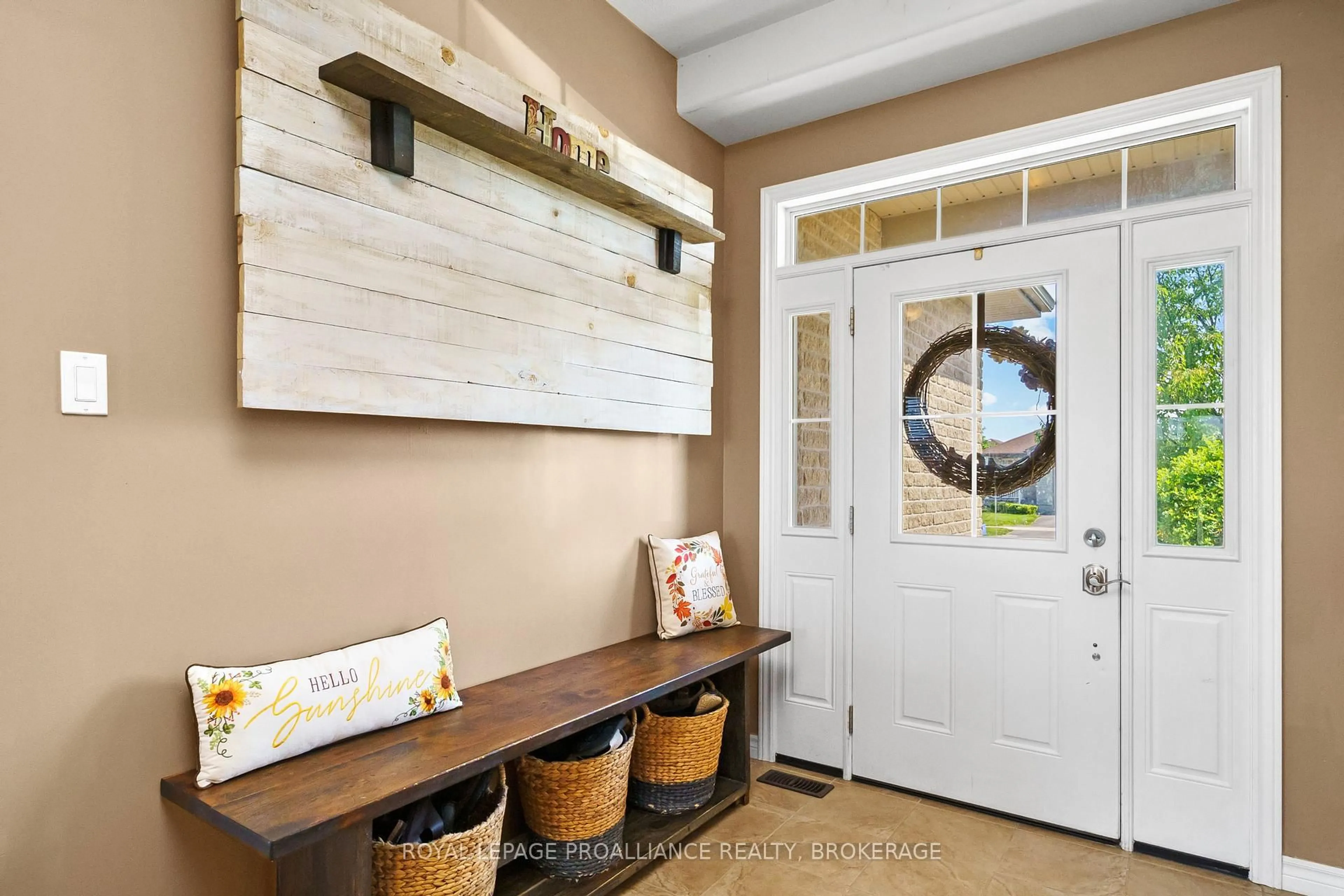 Indoor entryway for 121 BLAKELY St, Loyalist Ontario K7N 0A3