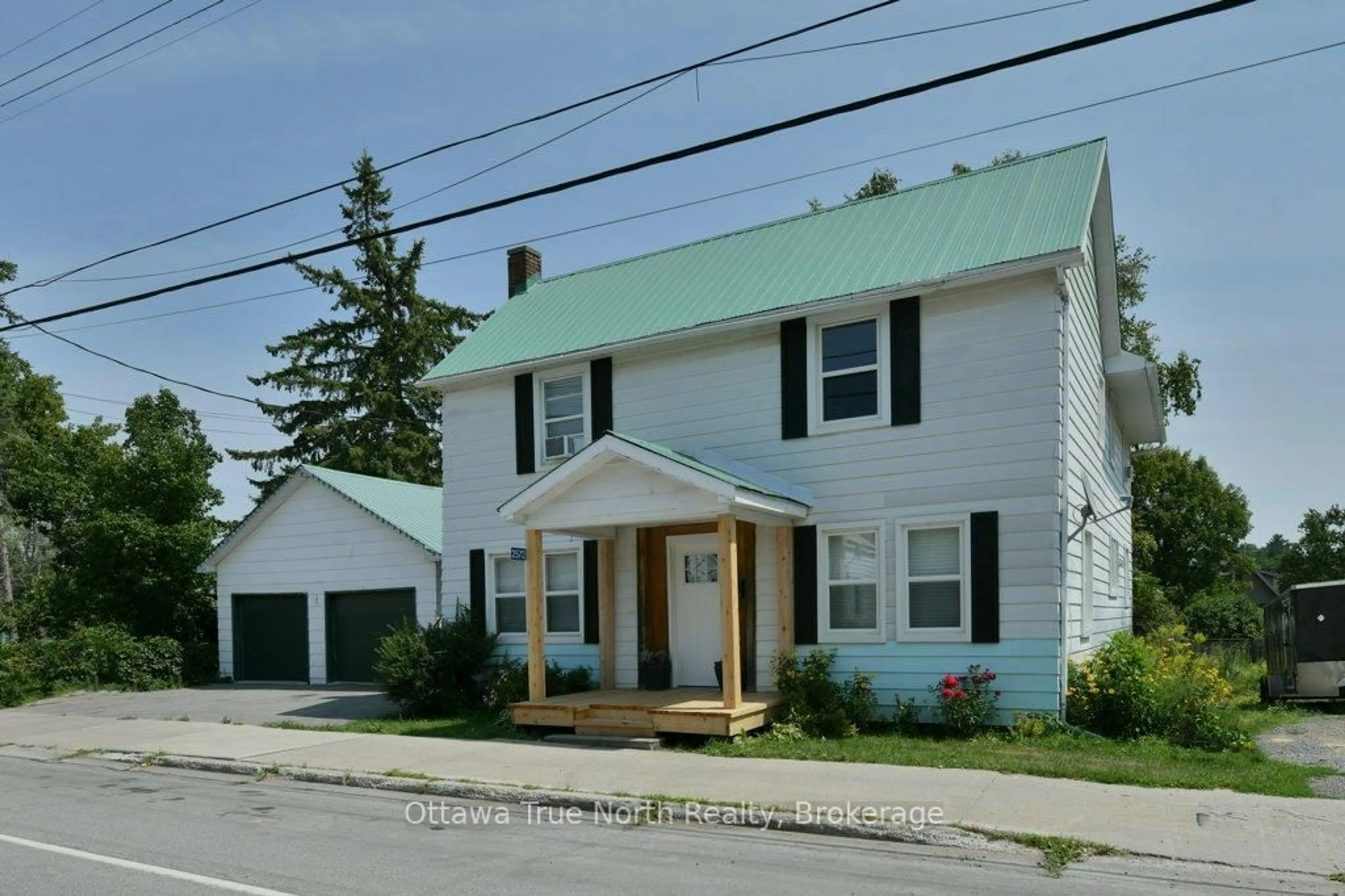 Home with vinyl exterior material, street for 2572 County Road 29 Rd, Pakenham Ontario K0A 2X0