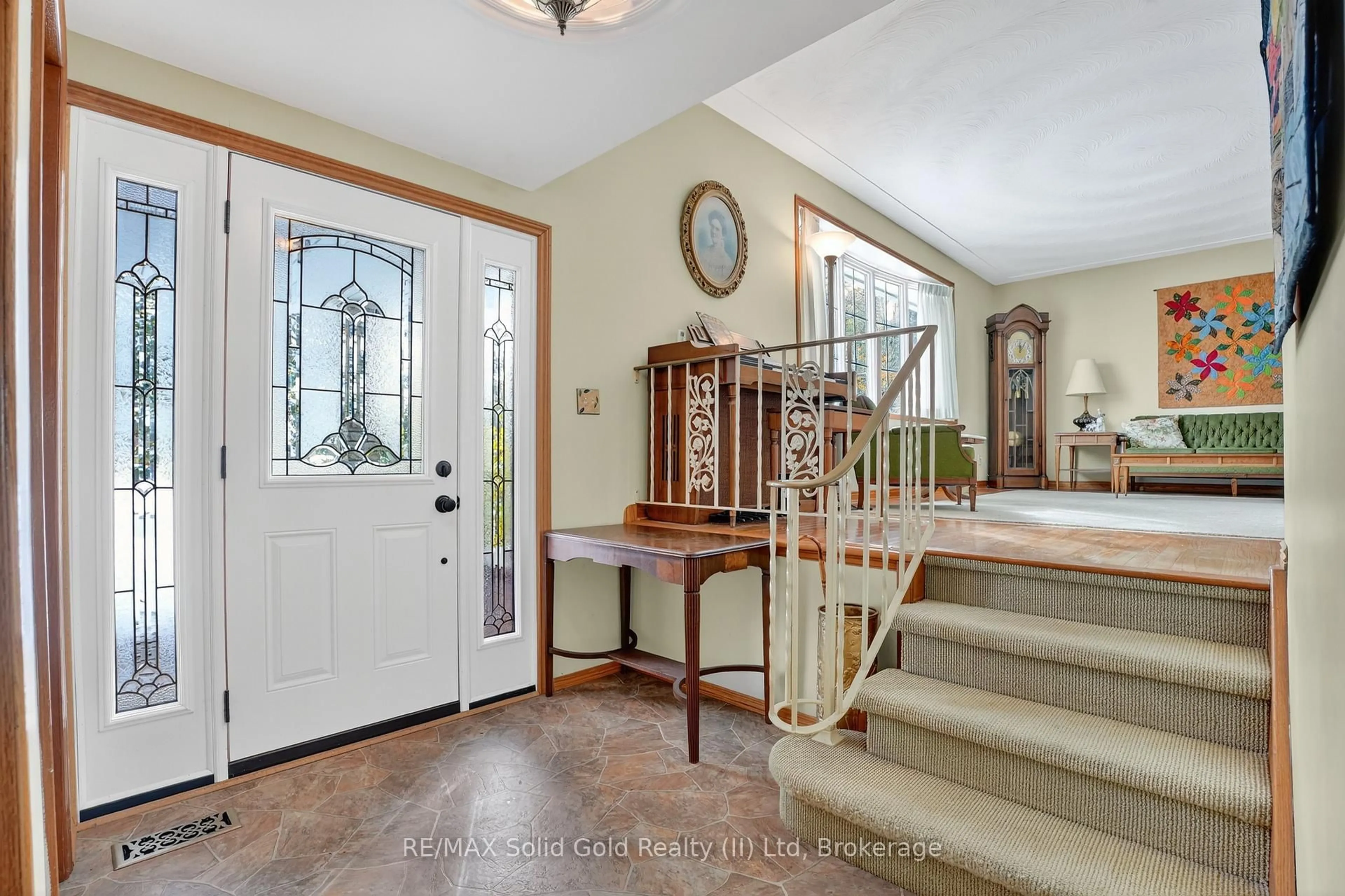 Indoor entryway for 52 Wilkins Dr, Kitchener Ontario N2E 1L2