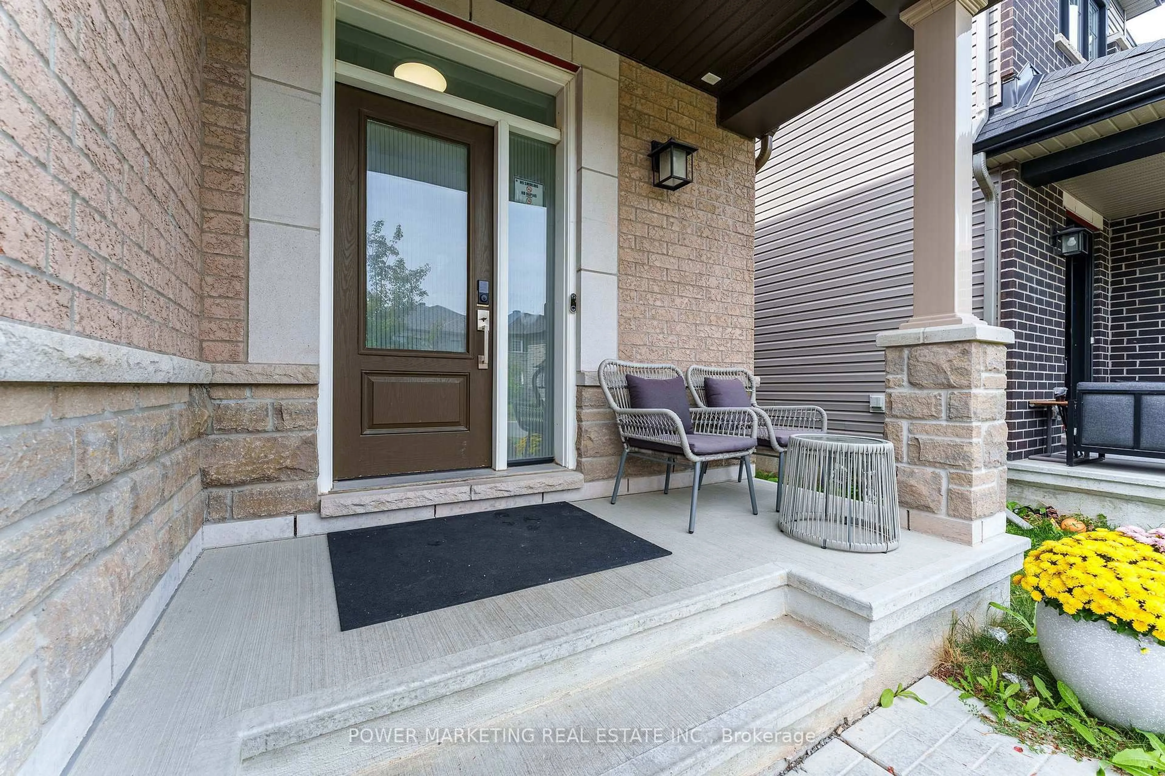 Indoor entryway for 232 Aquarium Ave, Orleans Ontario K4A 1K7