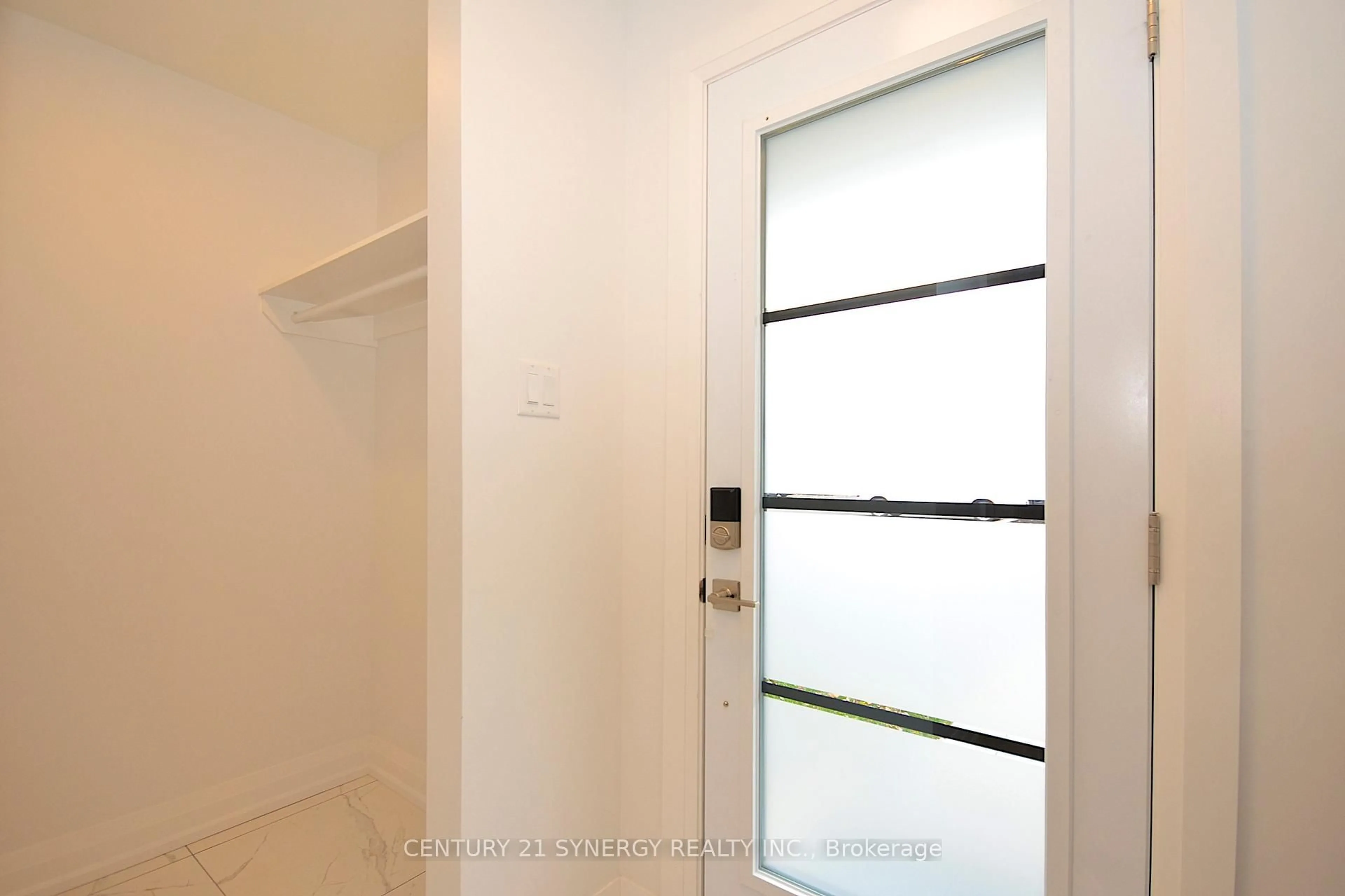 Indoor entryway for 660 Hochelaga St #34, Ottawa Ontario K1K 2E9
