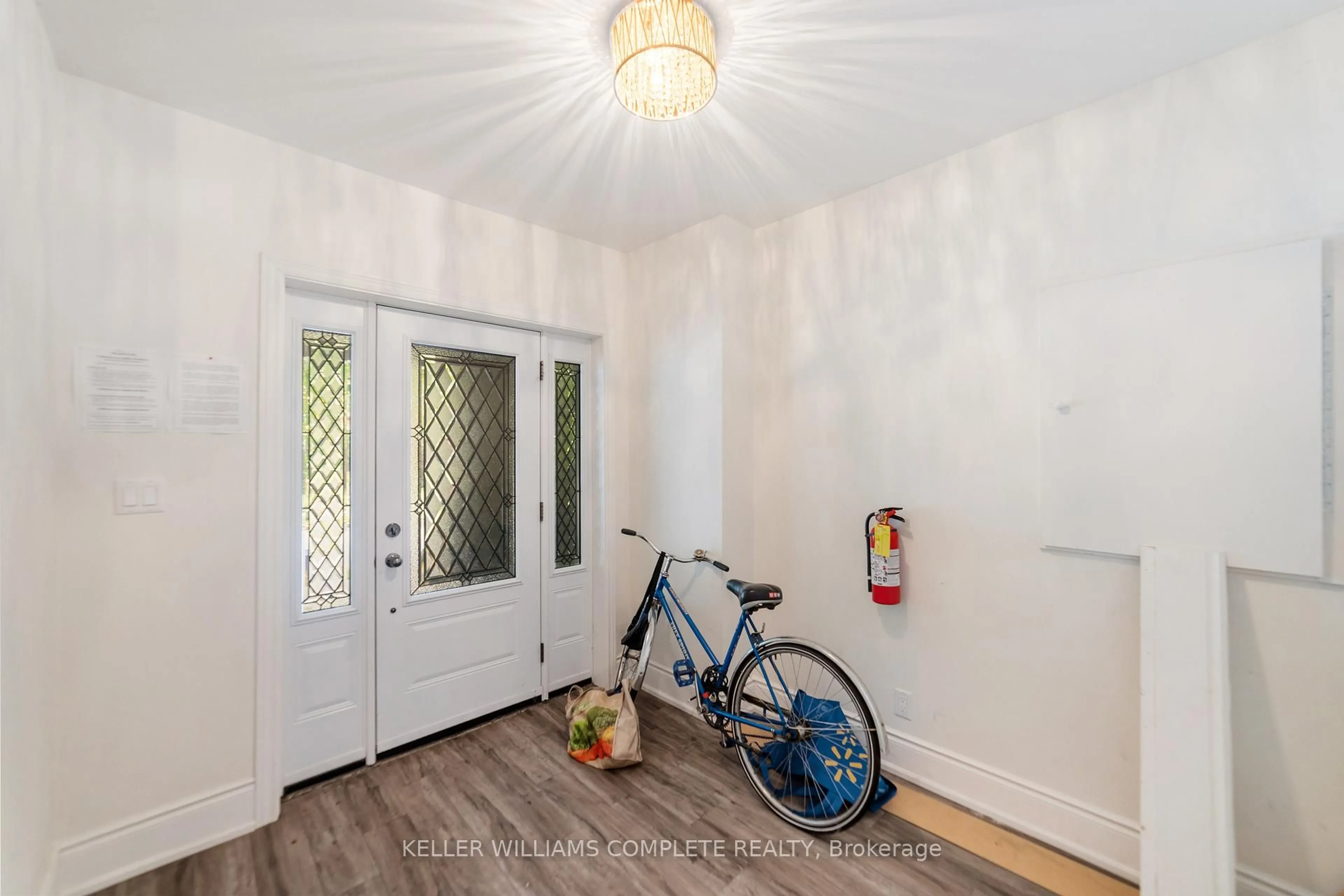 Indoor entryway for 27 Melrose Ave, Hamilton Ontario L8M 2Y4