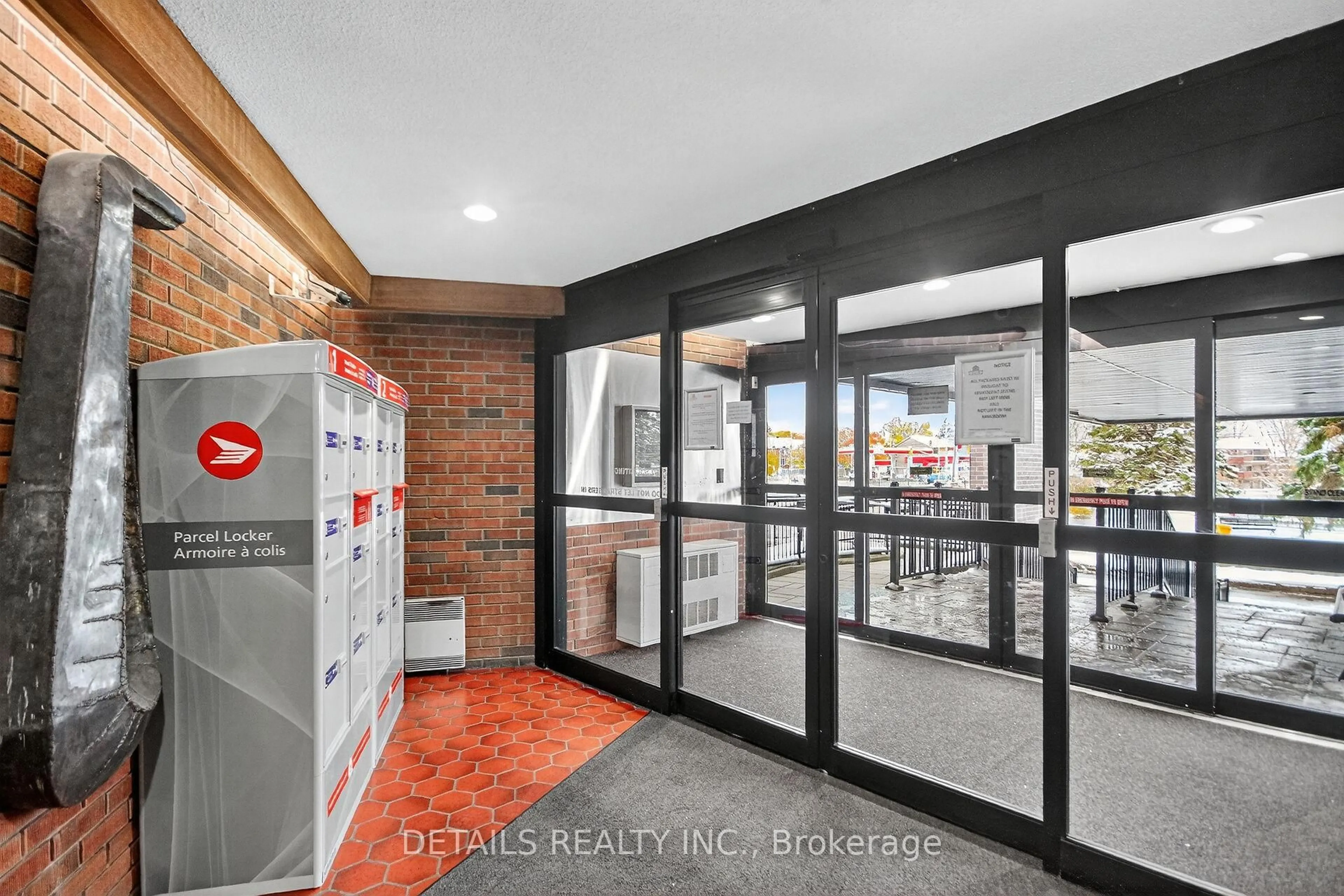 Indoor foyer for 3100 CARLING Ave #202, Ottawa Ontario K2B 6J6