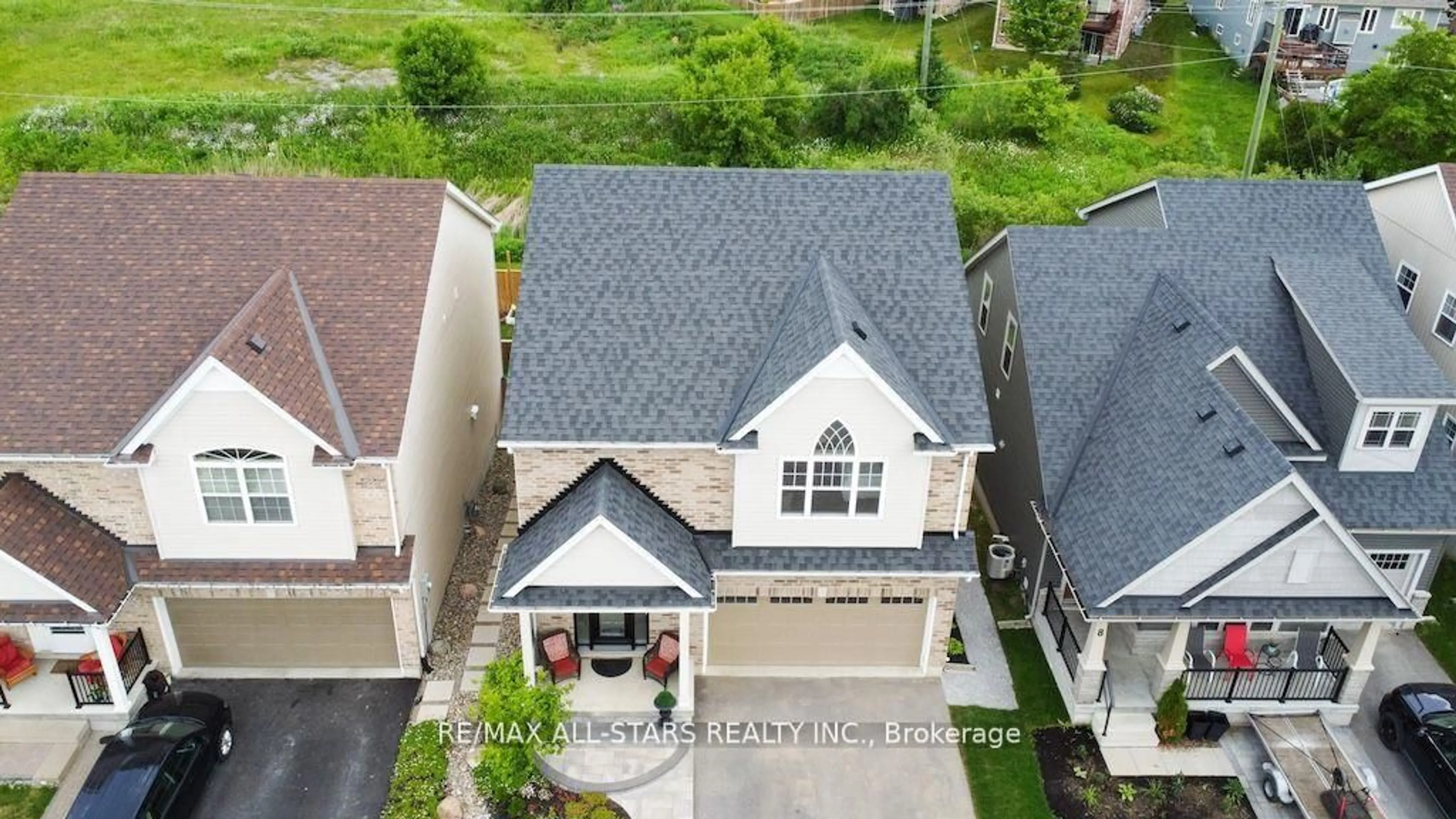 A pic from outside/outdoor area/front of a property/back of a property/a pic from drone, street for 10 Silverbrook Ave, Kawartha Lakes Ontario K9V 0L9