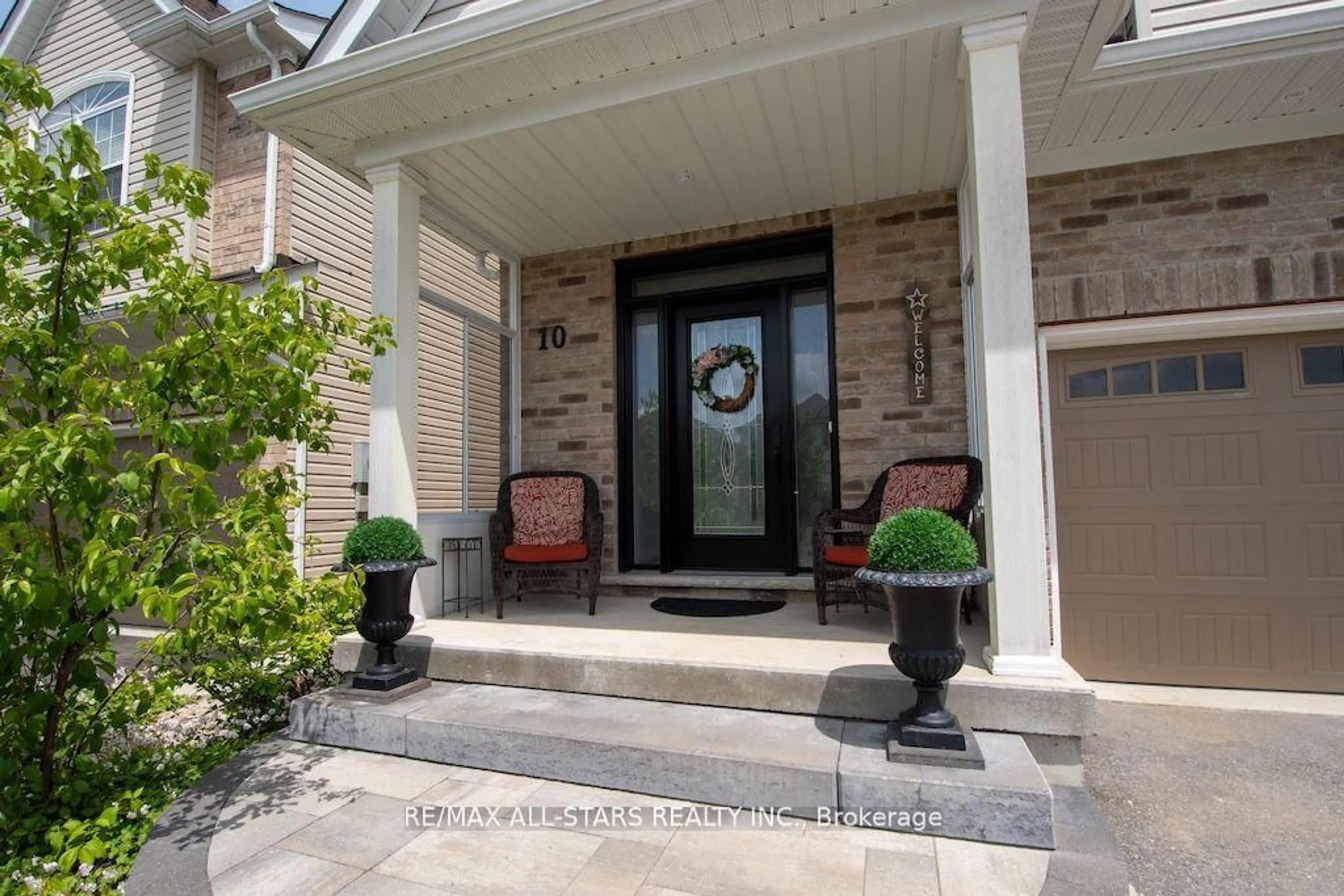 Indoor entryway for 10 Silverbrook Ave, Kawartha Lakes Ontario K9V 0L9