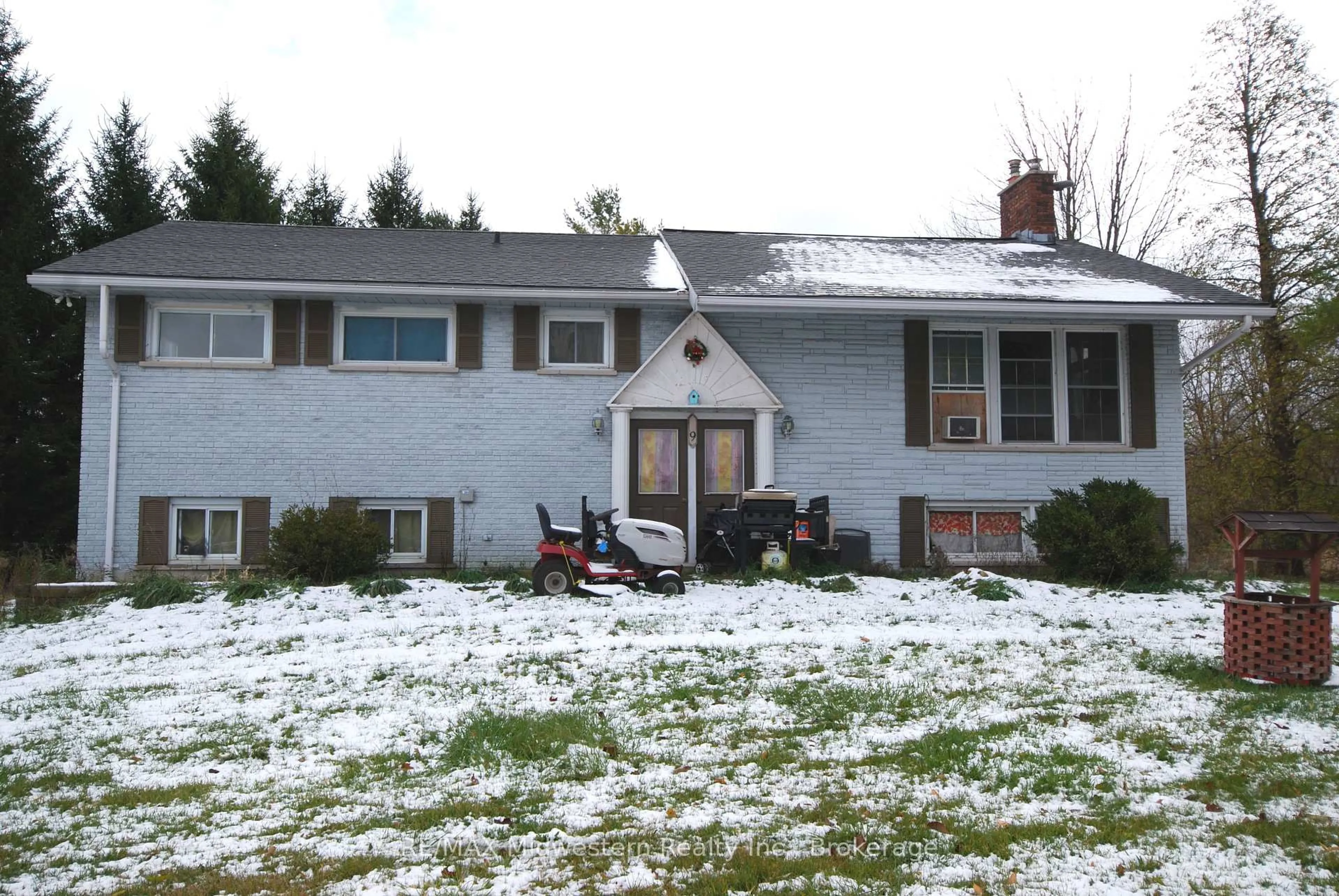 A pic from outside/outdoor area/front of a property/back of a property/a pic from drone, mountain view for 79 Elora St, Minto Ontario N0G 1M0