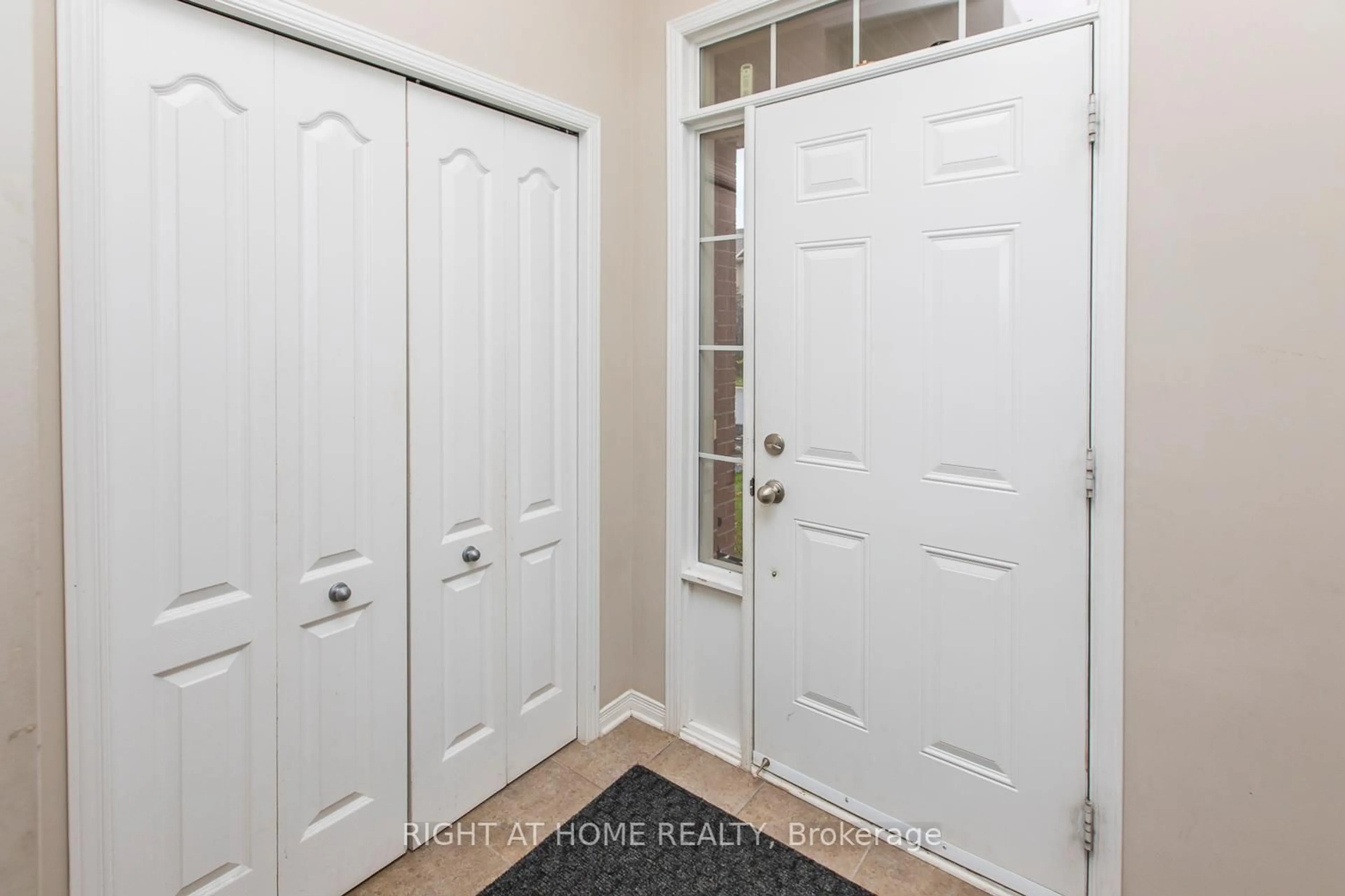 Indoor entryway for 241 Badgeley Ave, Ottawa Ontario K2T 0A7