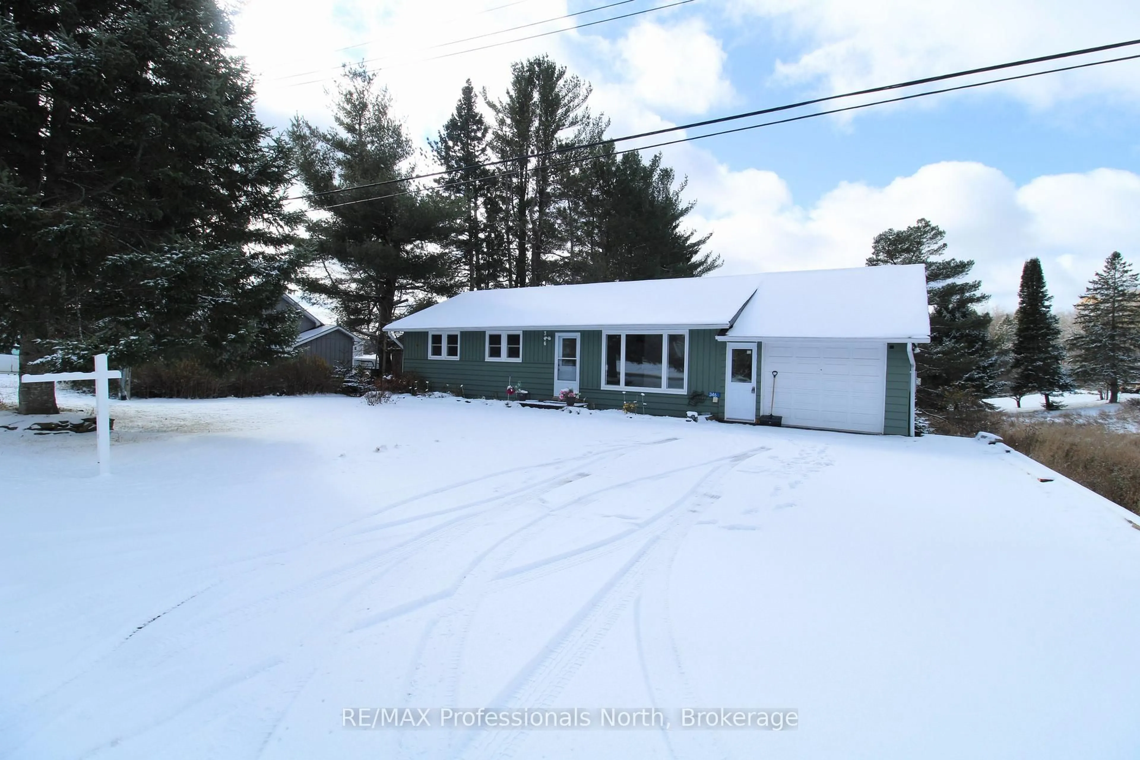 A pic from outside/outdoor area/front of a property/back of a property/a pic from drone, street for 346 Highview Dr, Huntsville Ontario P1H 1C1