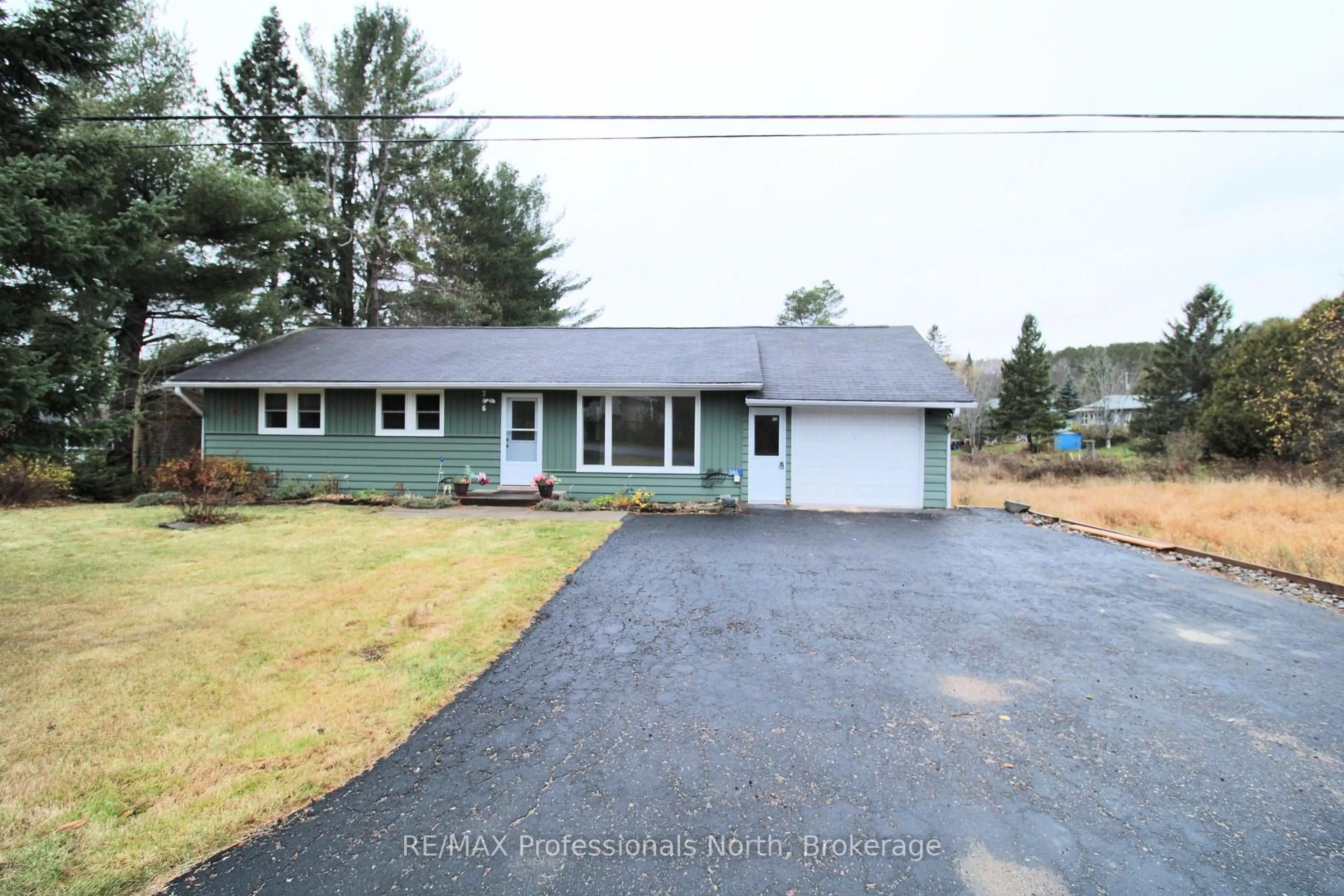 Home with vinyl exterior material, street for 346 Highview Dr, Huntsville Ontario P1H 1C1