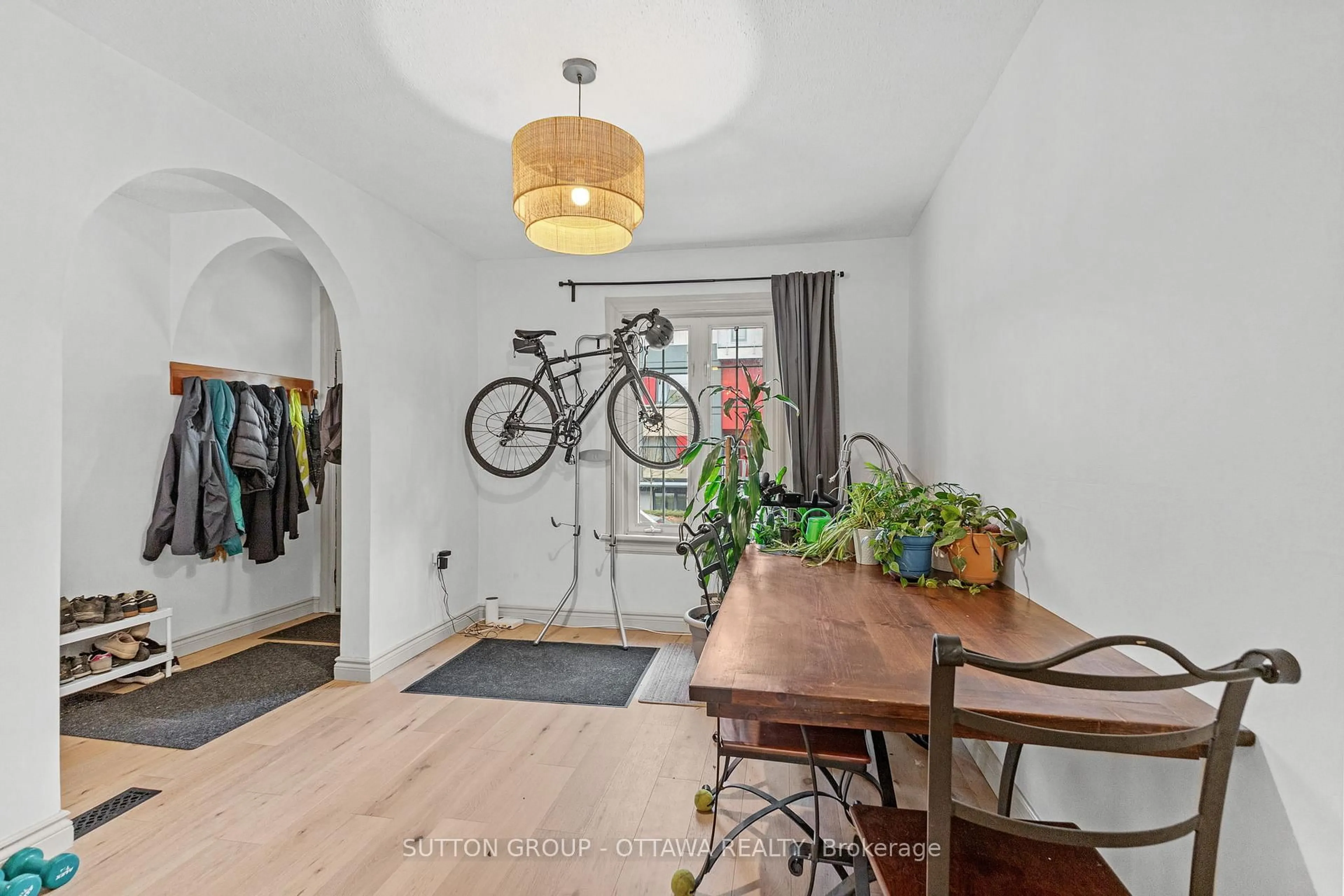 Unknown for 154 Arlington Ave, Ottawa Ontario K1R 5S7