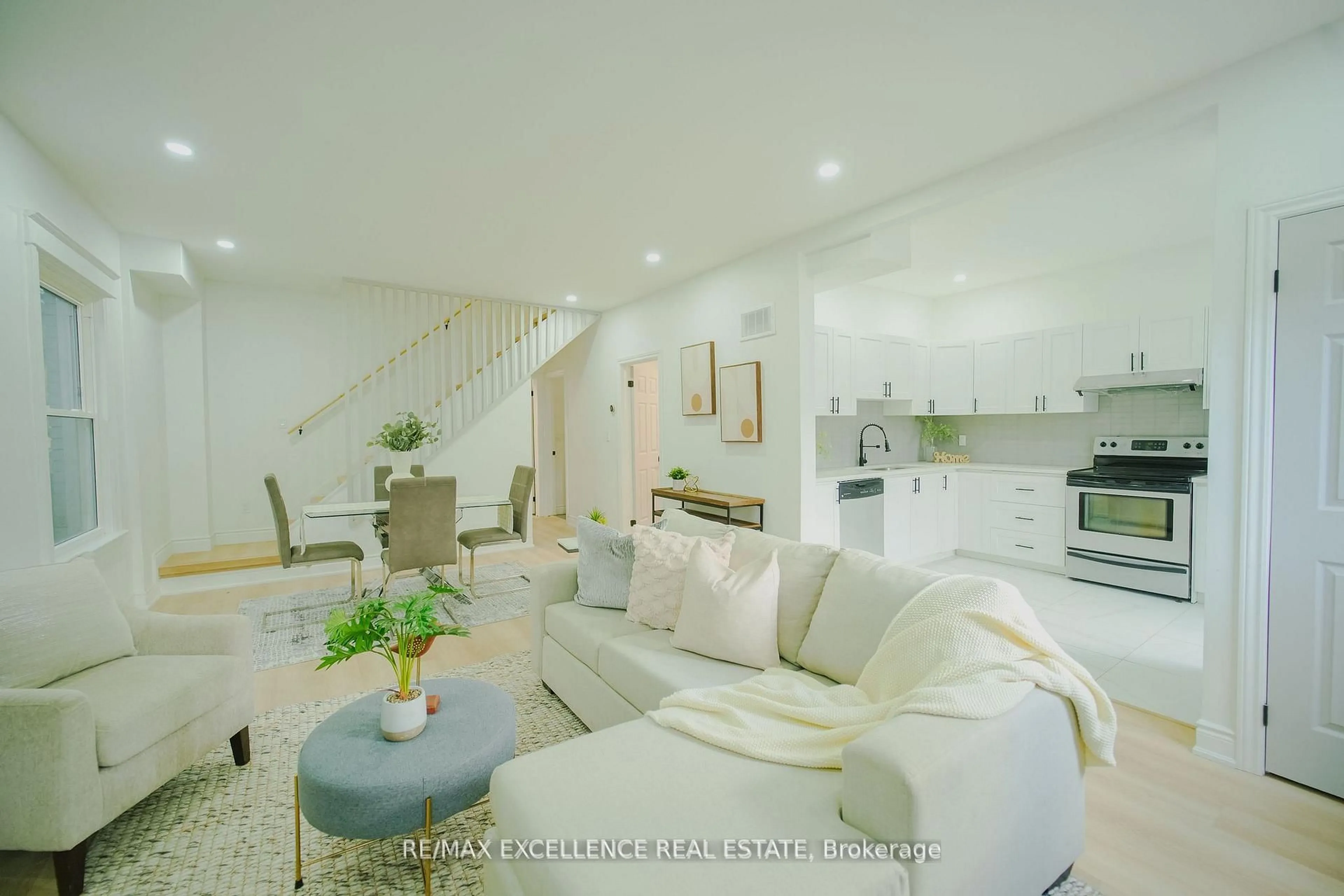 Living room with furniture, unknown for 11 East 25th St, Hamilton Ontario L8V 2Z9