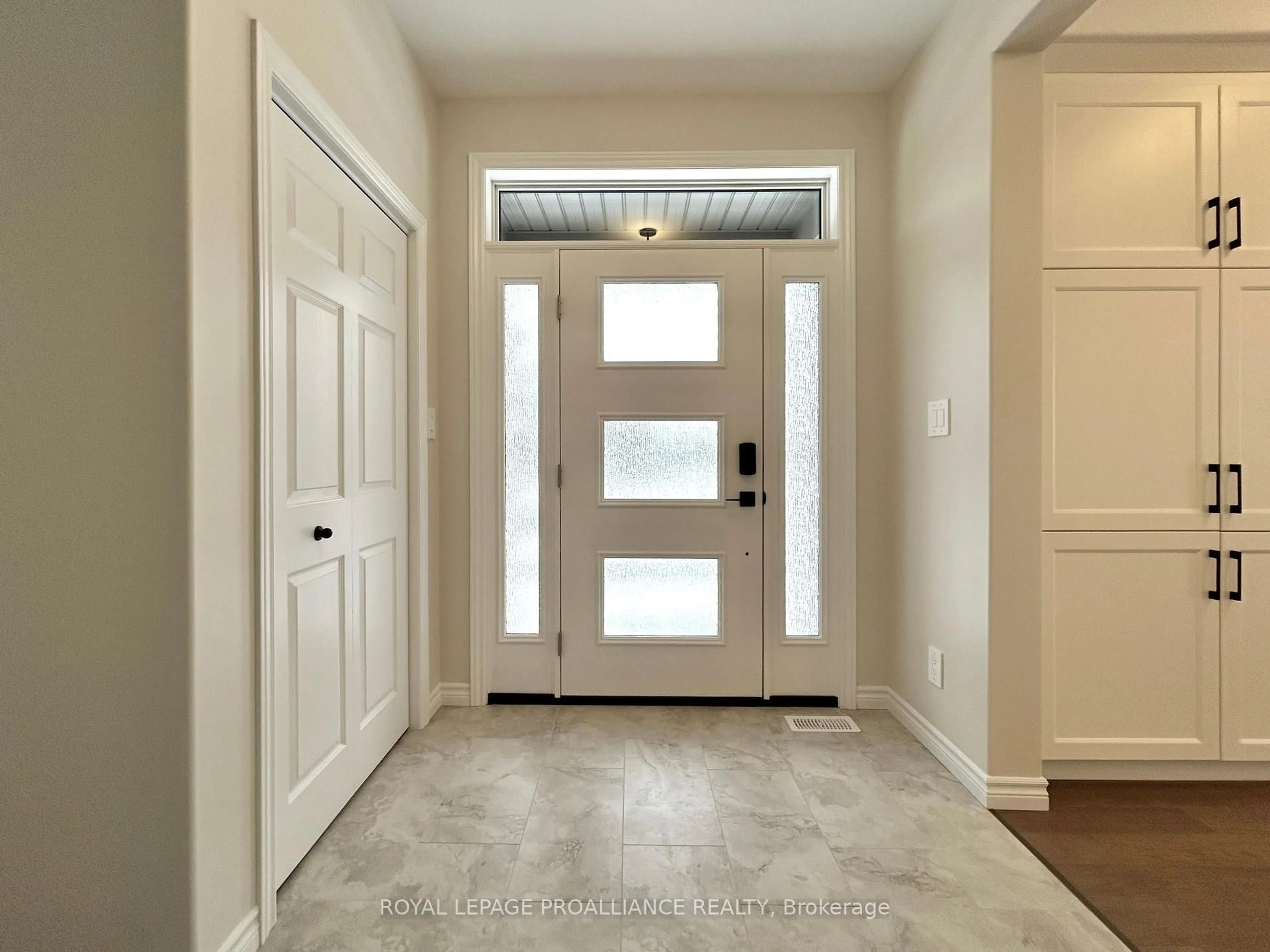 Indoor entryway for 1 Otonabee St, Belleville Ontario K8N 0T3