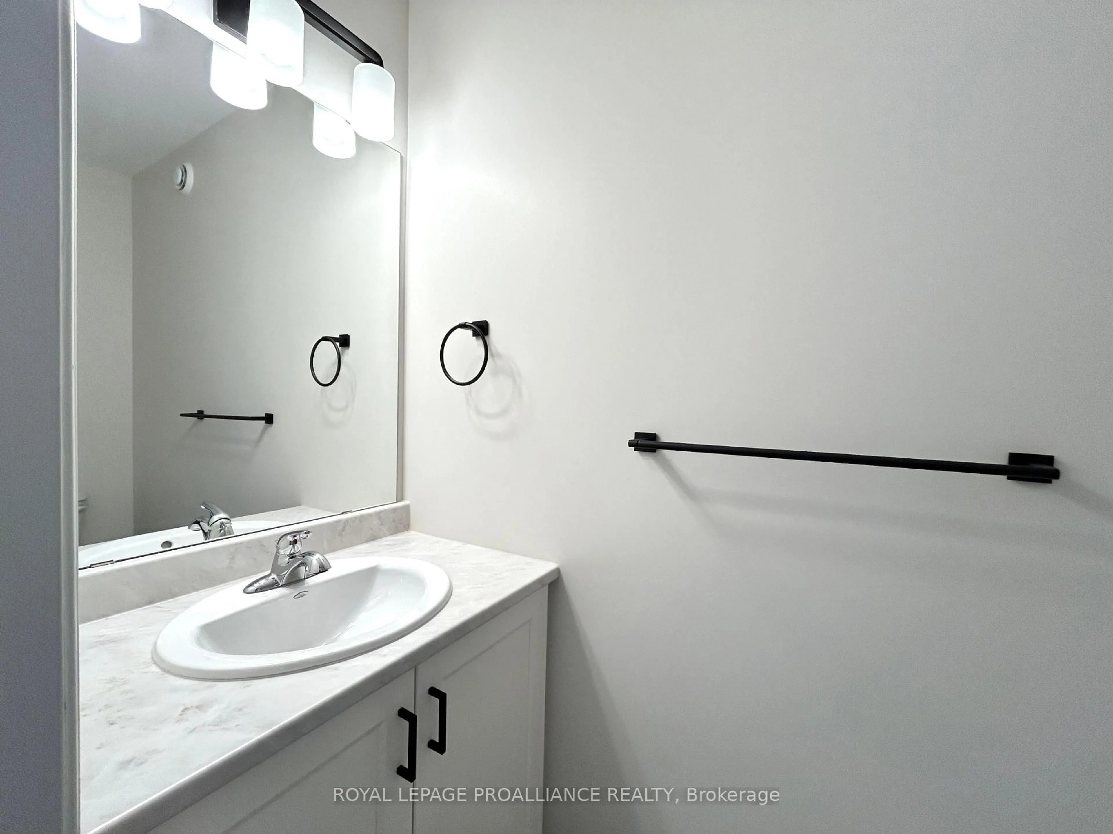 Standard bathroom, unknown for 1 Otonabee St, Belleville Ontario K8N 0T3