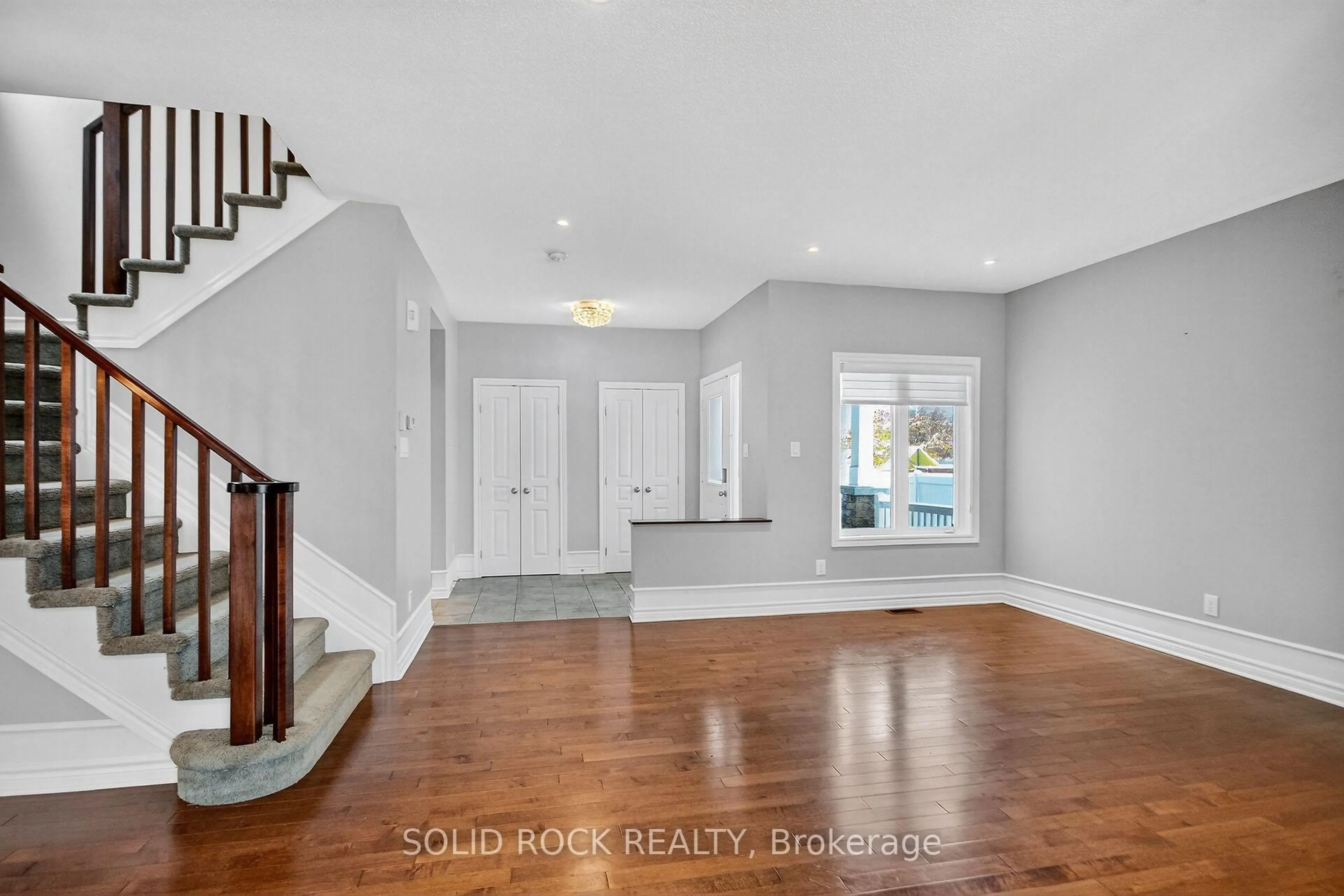 Indoor entryway for 118 Wilhelmina Pl, Ottawa Ontario K4M 0B4