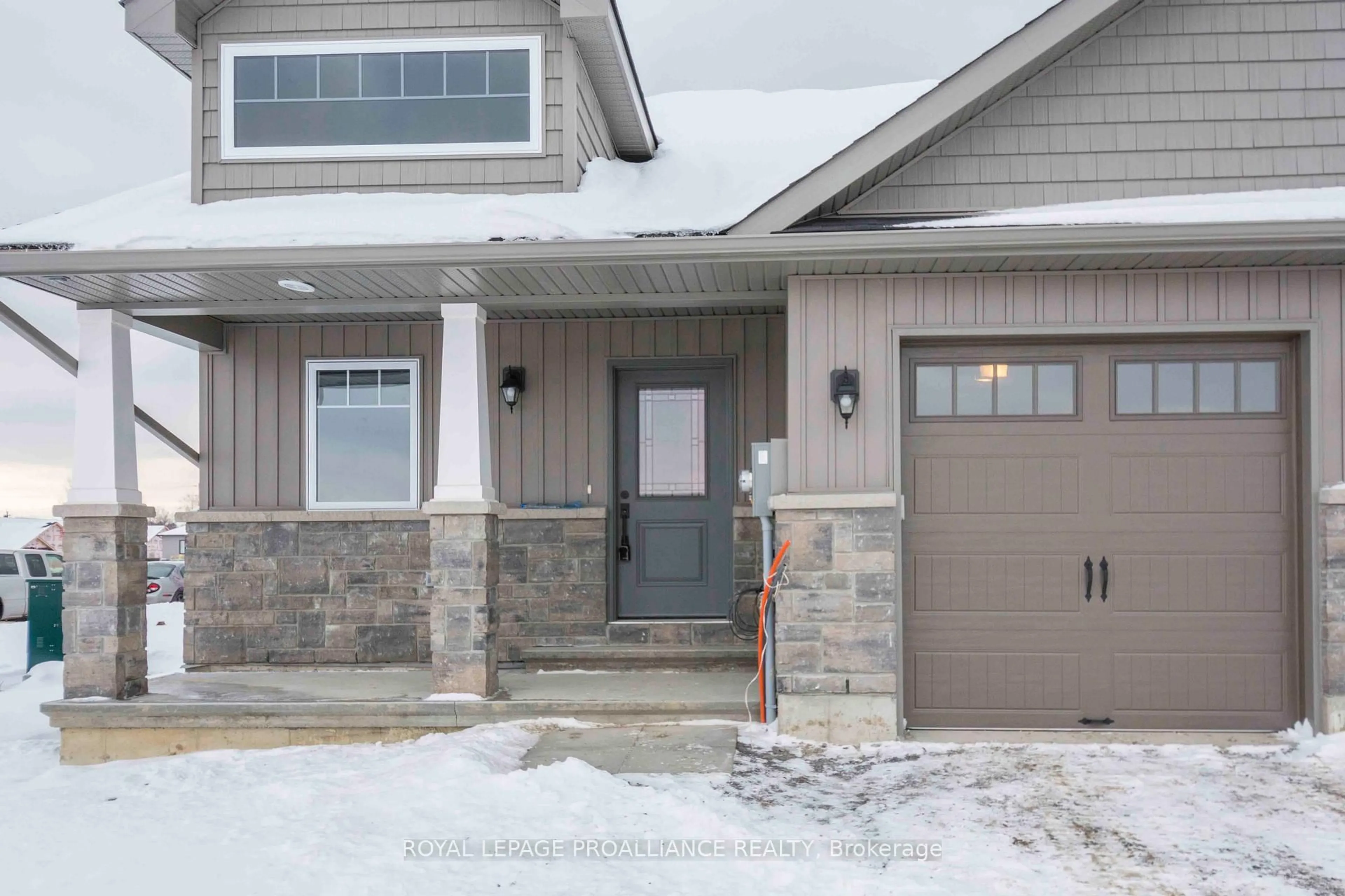 Indoor entryway for 123 Farrington Cres, Prince Edward County Ontario K0K 2T0