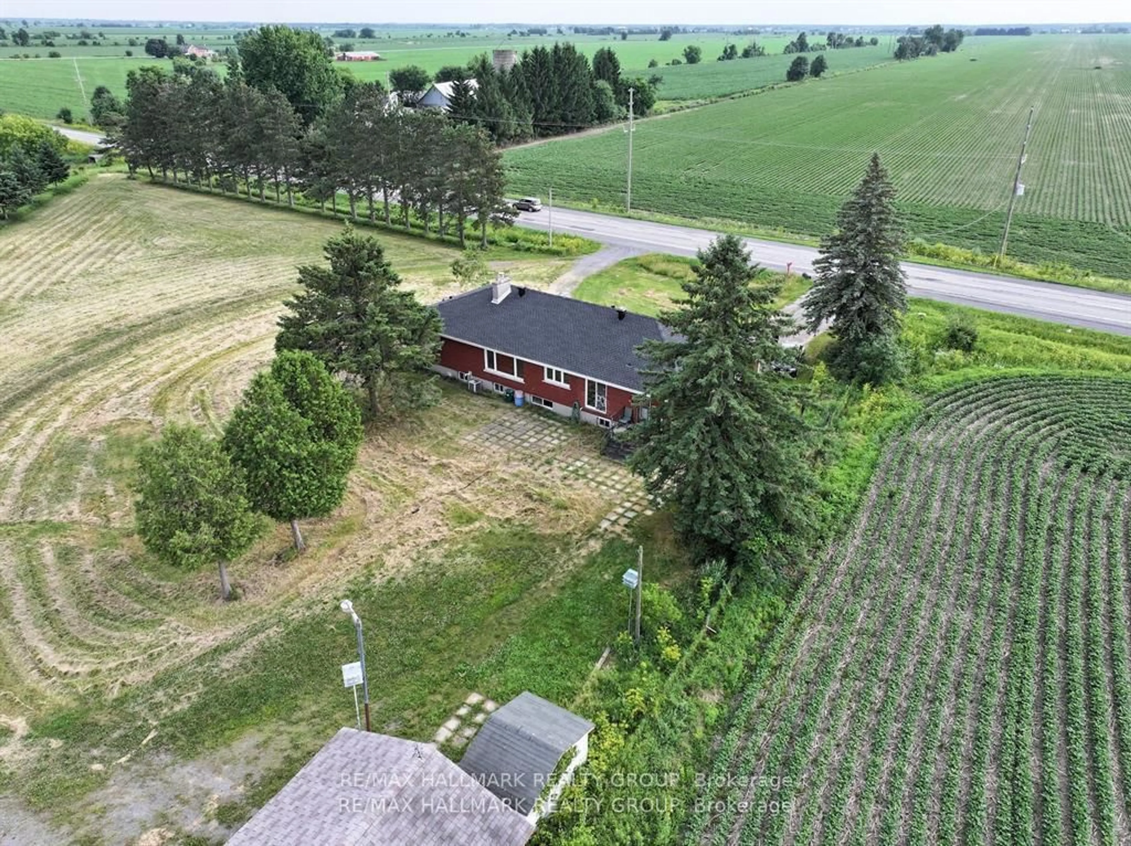 A pic from outside/outdoor area/front of a property/back of a property/a pic from drone, unknown for 6050 Old Richmond Rd, Richmond Ontario K0A 2Z0