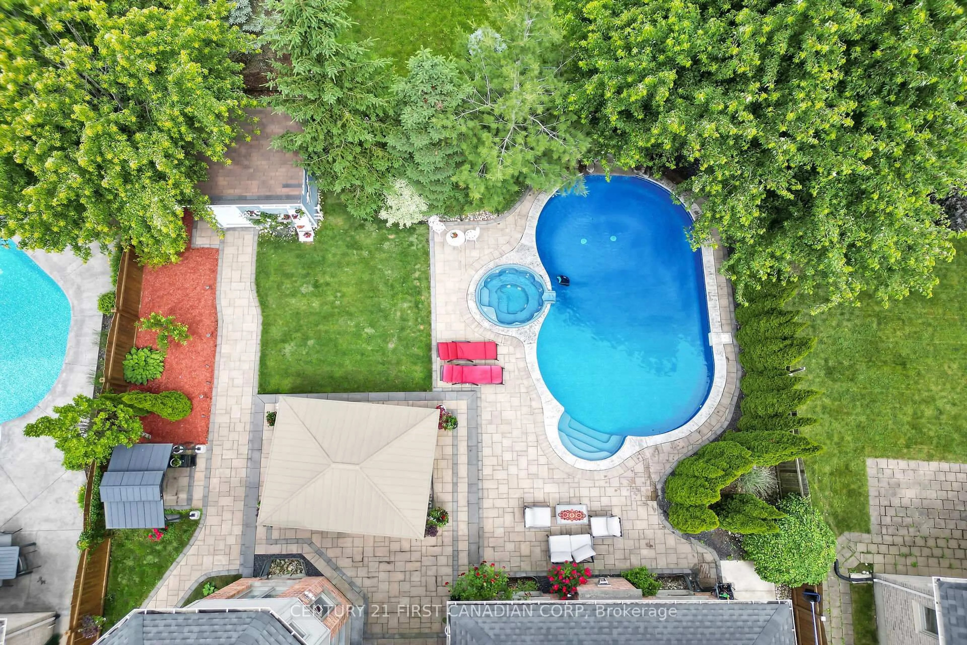 A pic from outside/outdoor area/front of a property/back of a property/a pic from drone, street for 205 EAST RIVERTRACE Walk, London North Ontario N6G 5L1