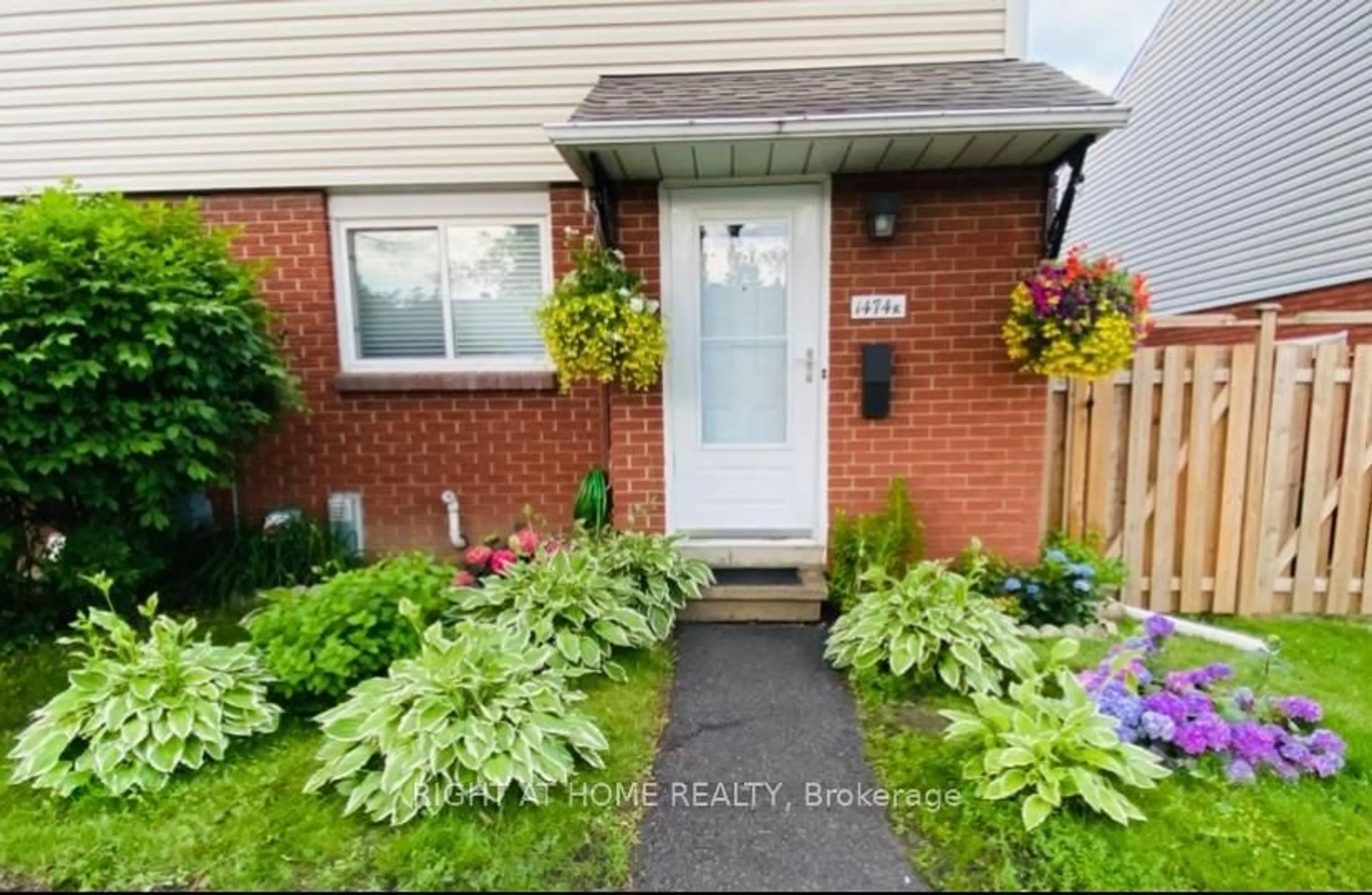 Indoor entryway for 1474 Heatherington Rd #95, Ottawa Ontario K1V 6S1