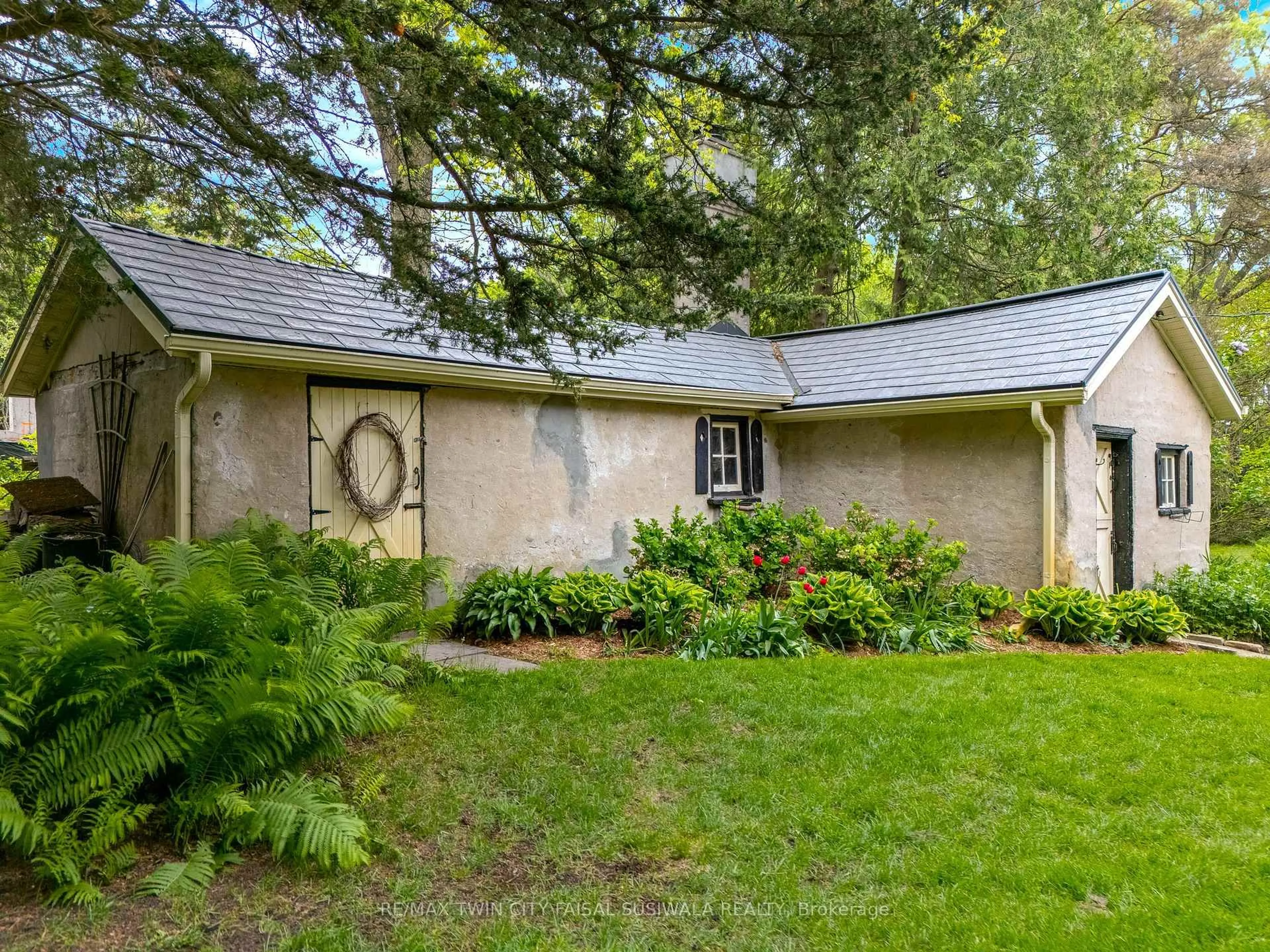 Unknown for 17 The Kirksway, Kitchener Ontario N2P 2J3