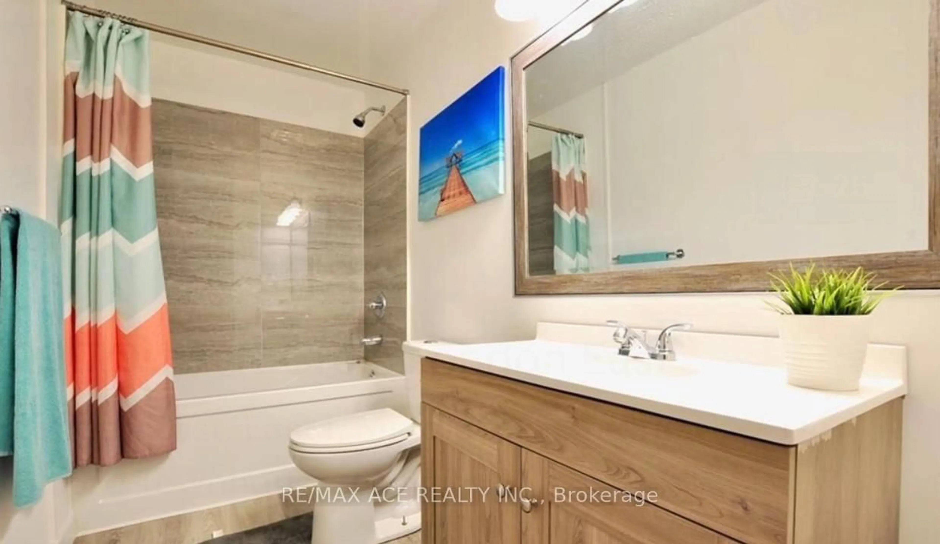 Standard bathroom, ceramic/tile floor for 99 Toulon Cres, London East Ontario N5V 1J4