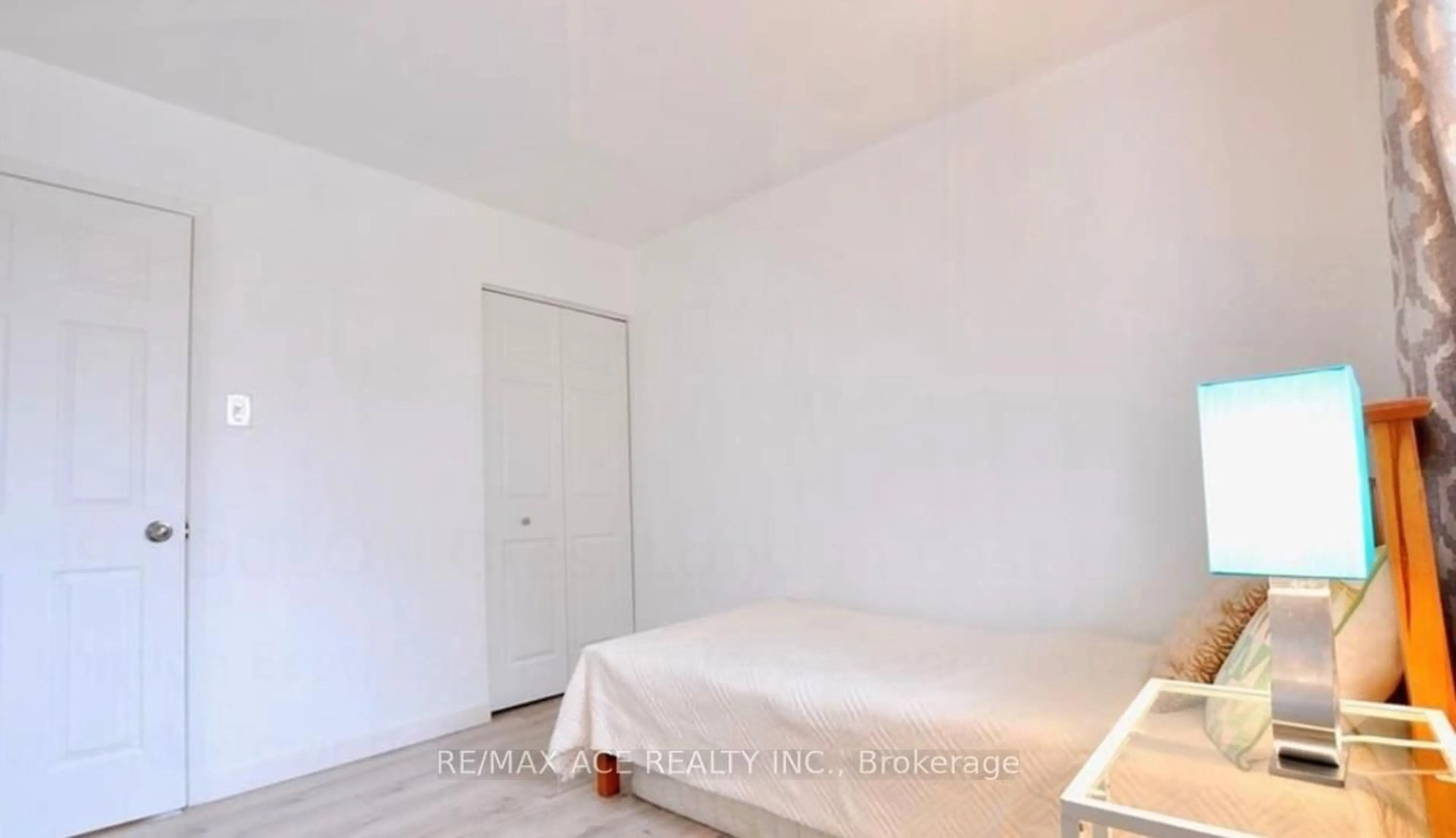 A pic of a room for 99 Toulon Cres, London East Ontario N5V 1J4