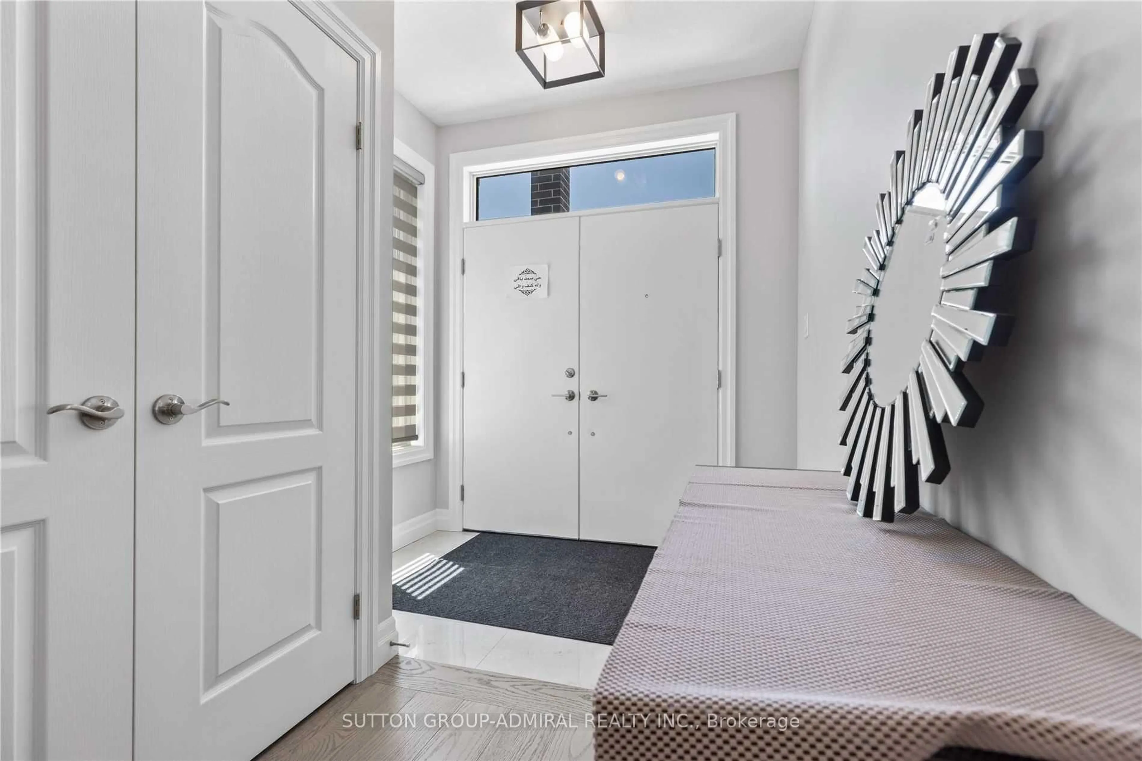 Indoor entryway for 3730 Somerston Cres, London South Ontario N6L 0G4