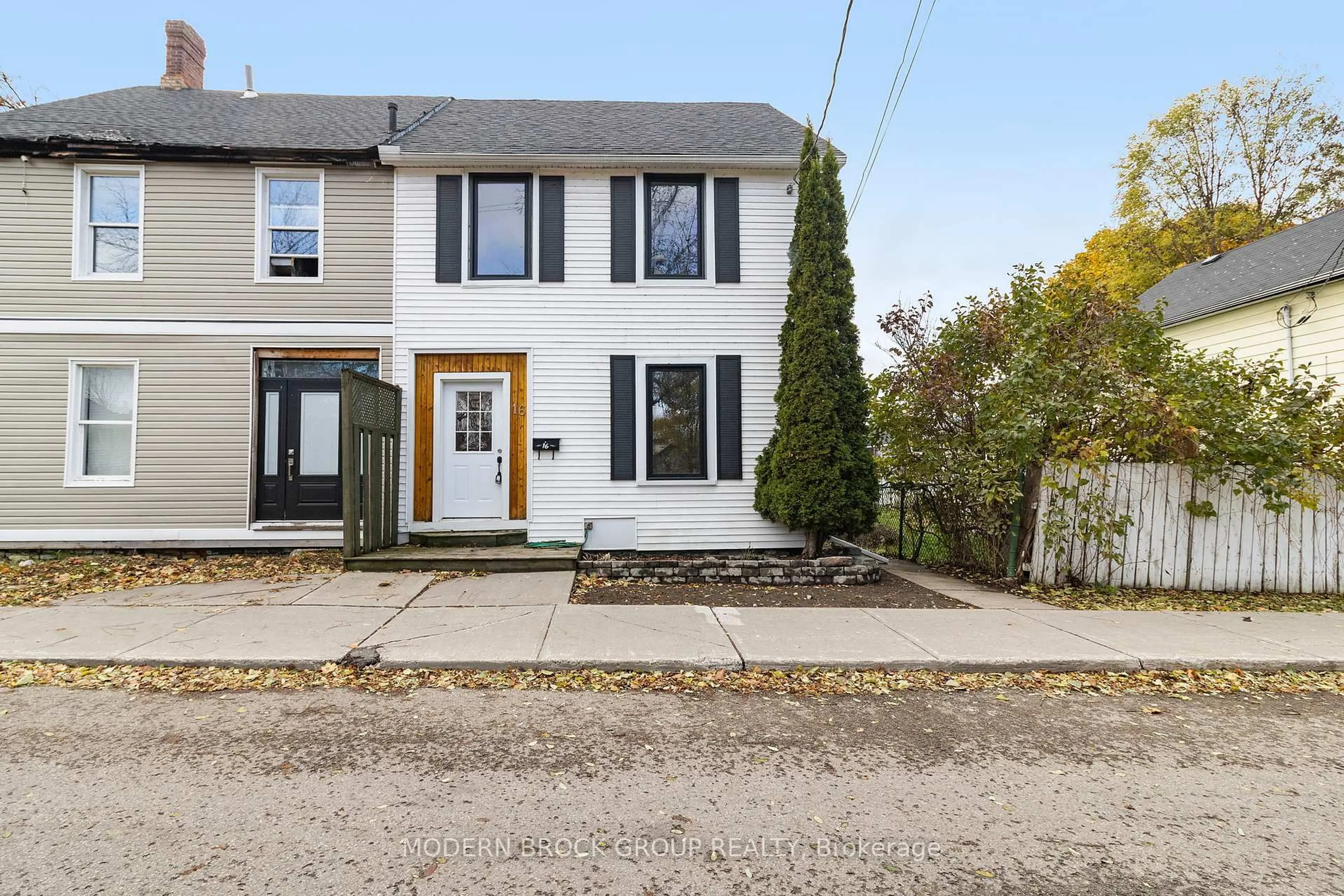 Home with vinyl exterior material, street for 16 Tunnel Ave, Brockville Ontario K6V 4S6